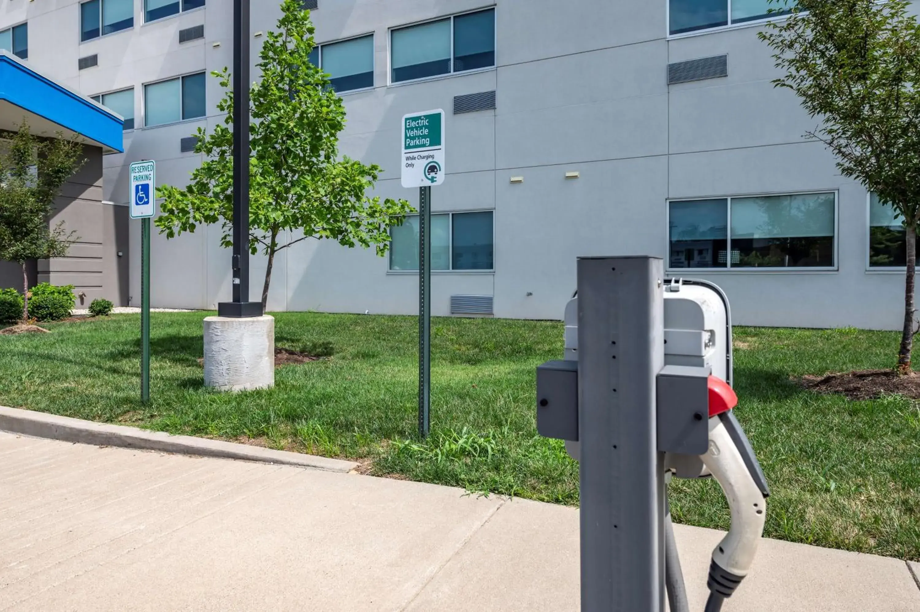 Property building in GLō Best Western Lexington Property building in GLō Best Western Lexington