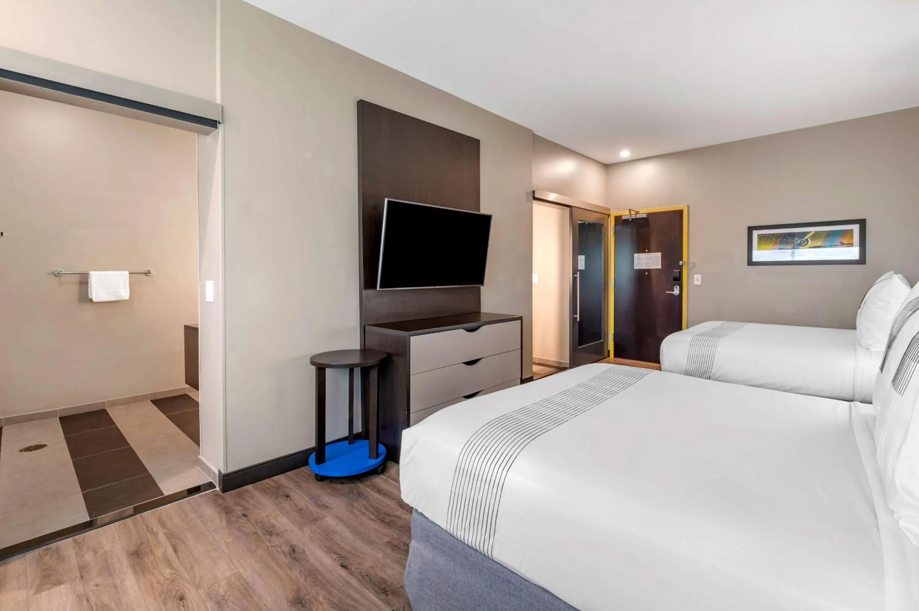 Bedroom, Bed in GLō Best Western Lexington