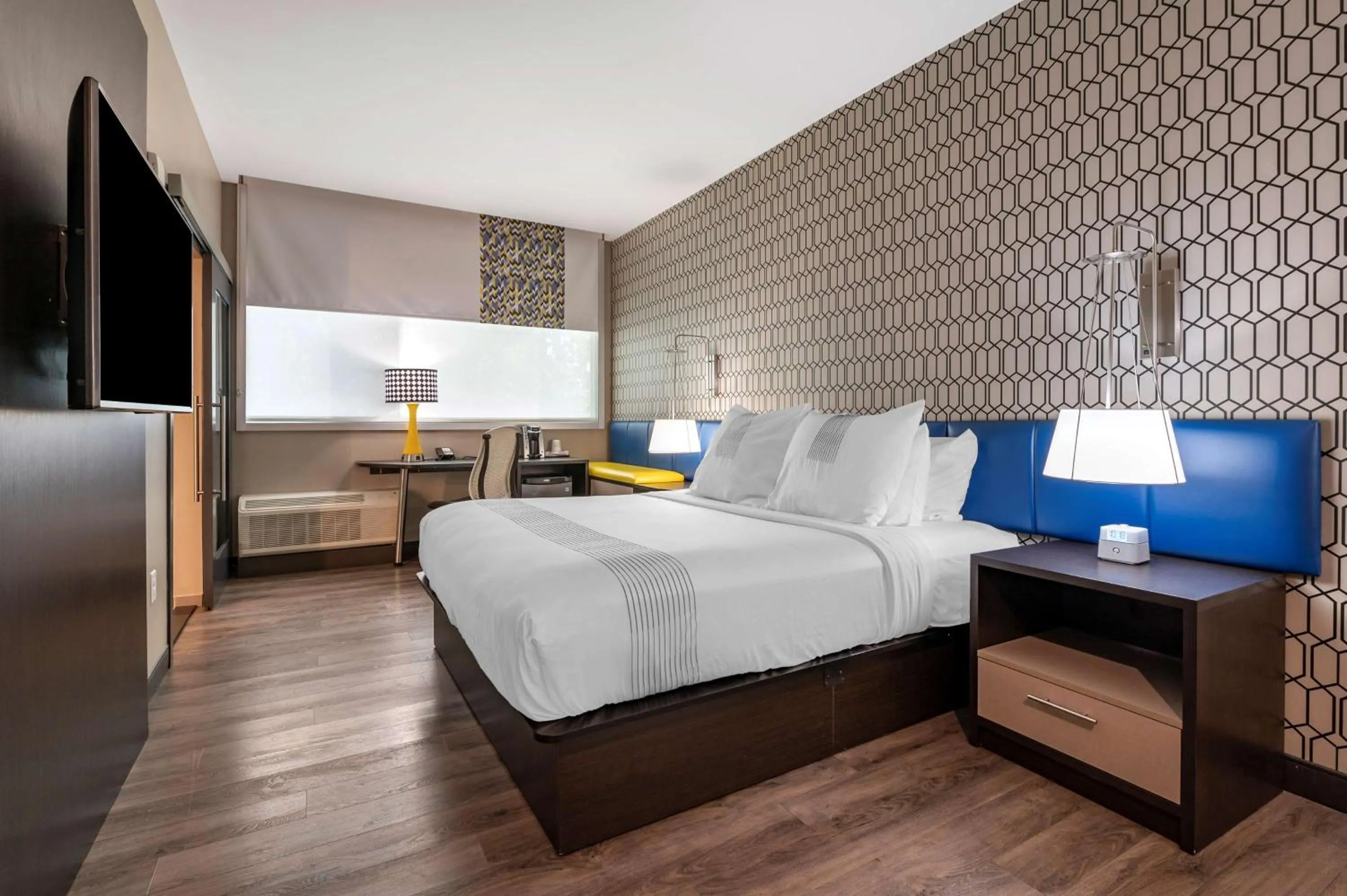 Bedroom, Bed in GLō Best Western Lexington