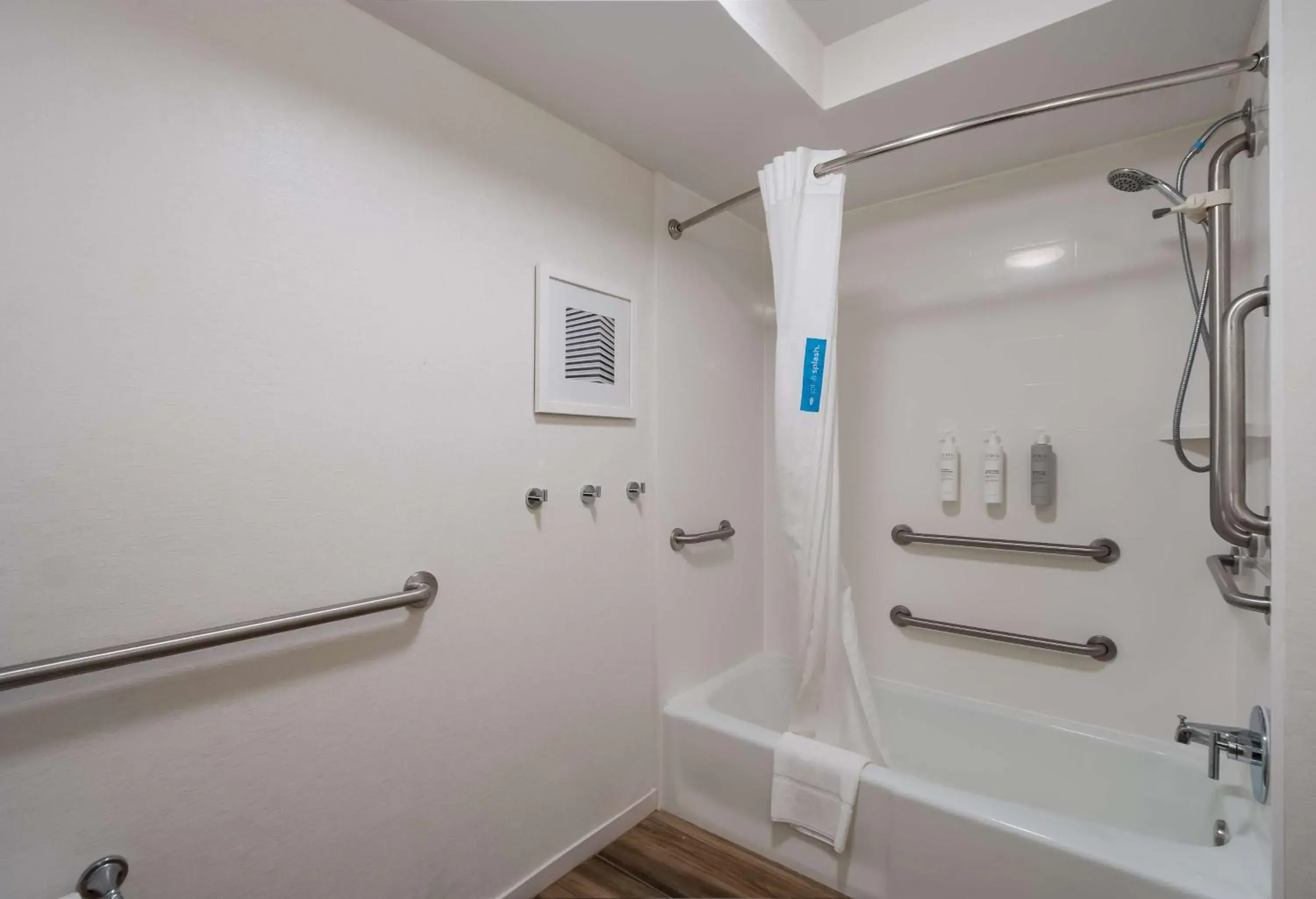 Bathroom in Hampton Inn Columbia-I-26 Airport Bathroom in Hampton Inn Columbia-I-26 Airport