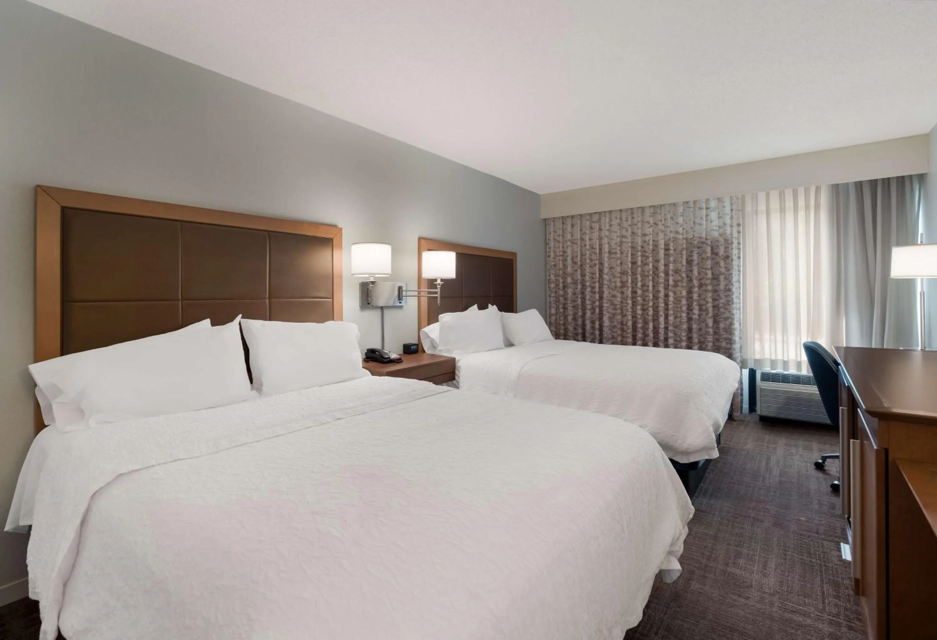 Bed in Hampton Inn Columbia-I-26 Airport