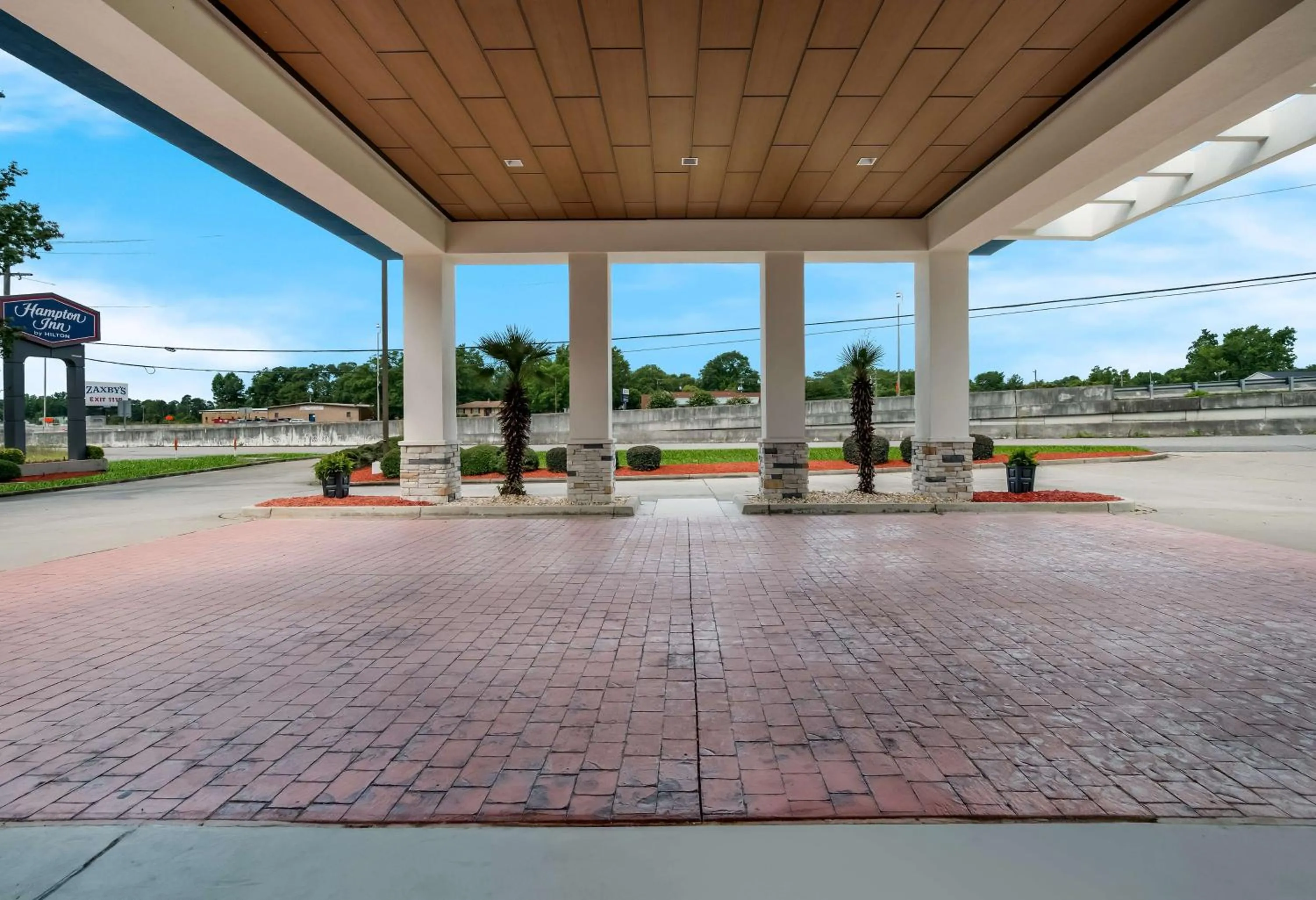 Property building in Hampton Inn Columbia-I-26 Airport