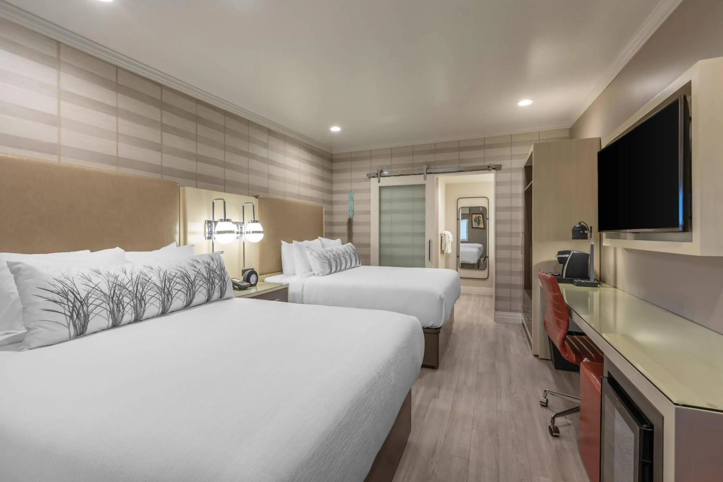 Bedroom, Bed in Bluestem Hotel Torrance Los Angeles, an Ascend Collection Hotel
