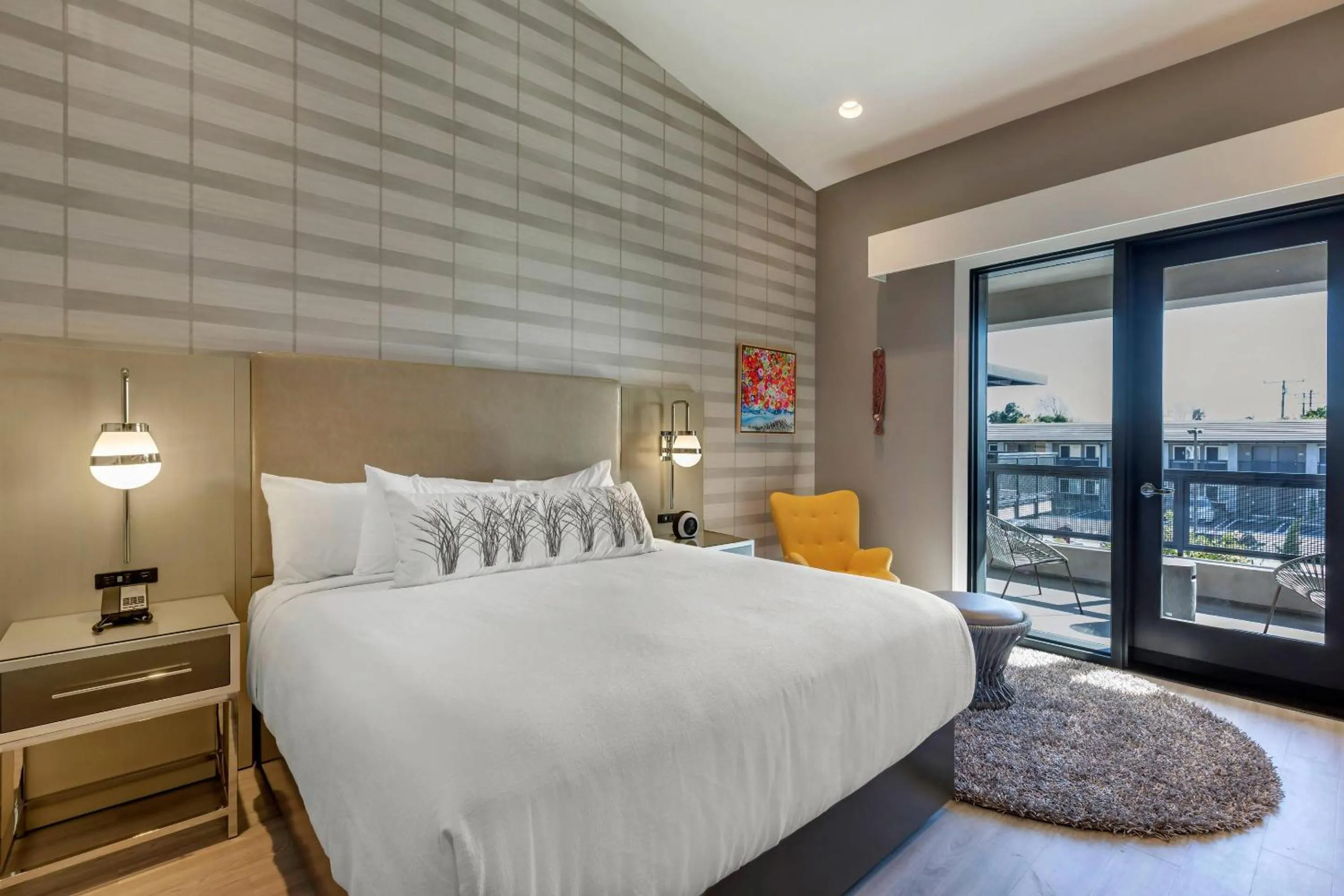 Bedroom, Bed in Bluestem Hotel Torrance Los Angeles, an Ascend Collection Hotel