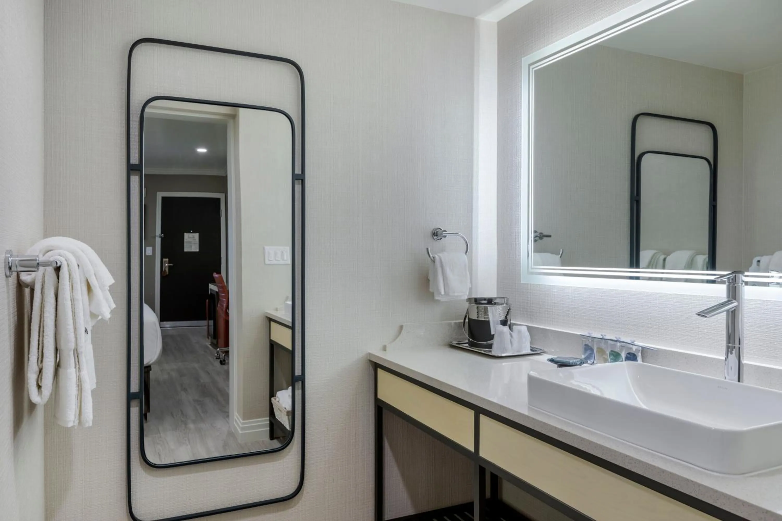 Bathroom in Bluestem Hotel Torrance Los Angeles, an Ascend Collection Hotel