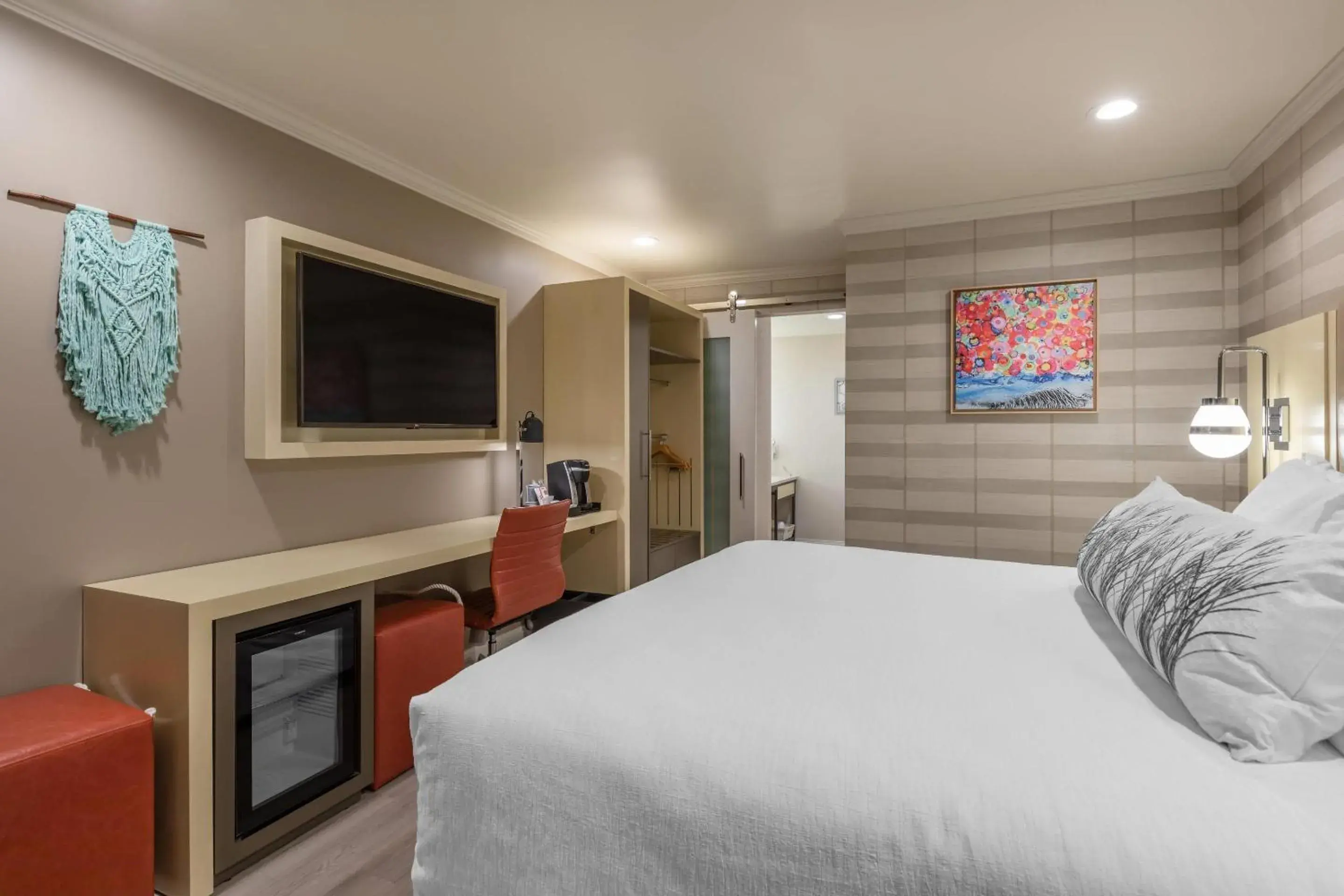 Bedroom, Bed in Bluestem Hotel Torrance Los Angeles, an Ascend Collection Hotel Bedroom, Bed in Bluestem Hotel Torrance Los Angeles, an Ascend Collection Hotel