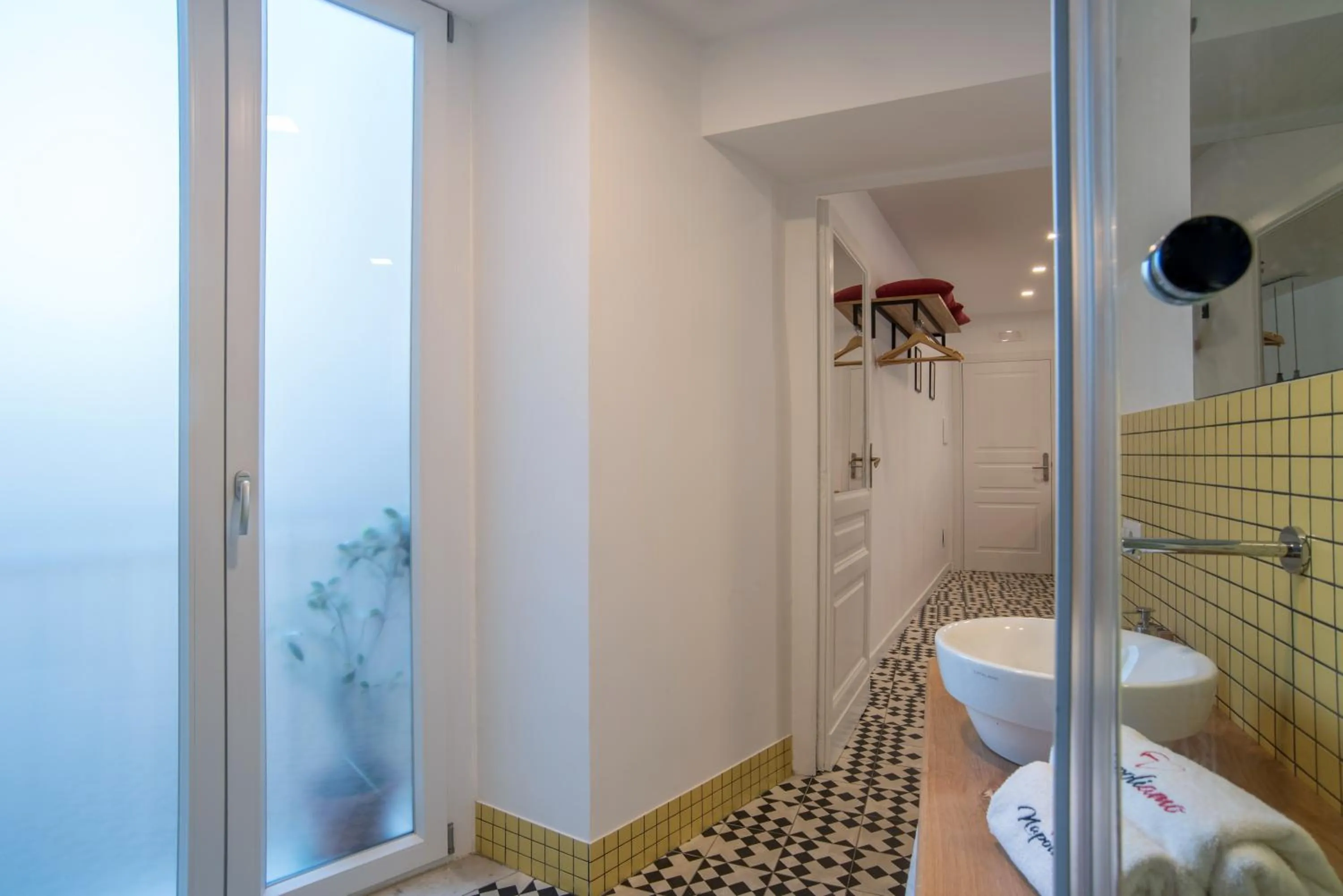 Bathroom in Napoliamo Guest House