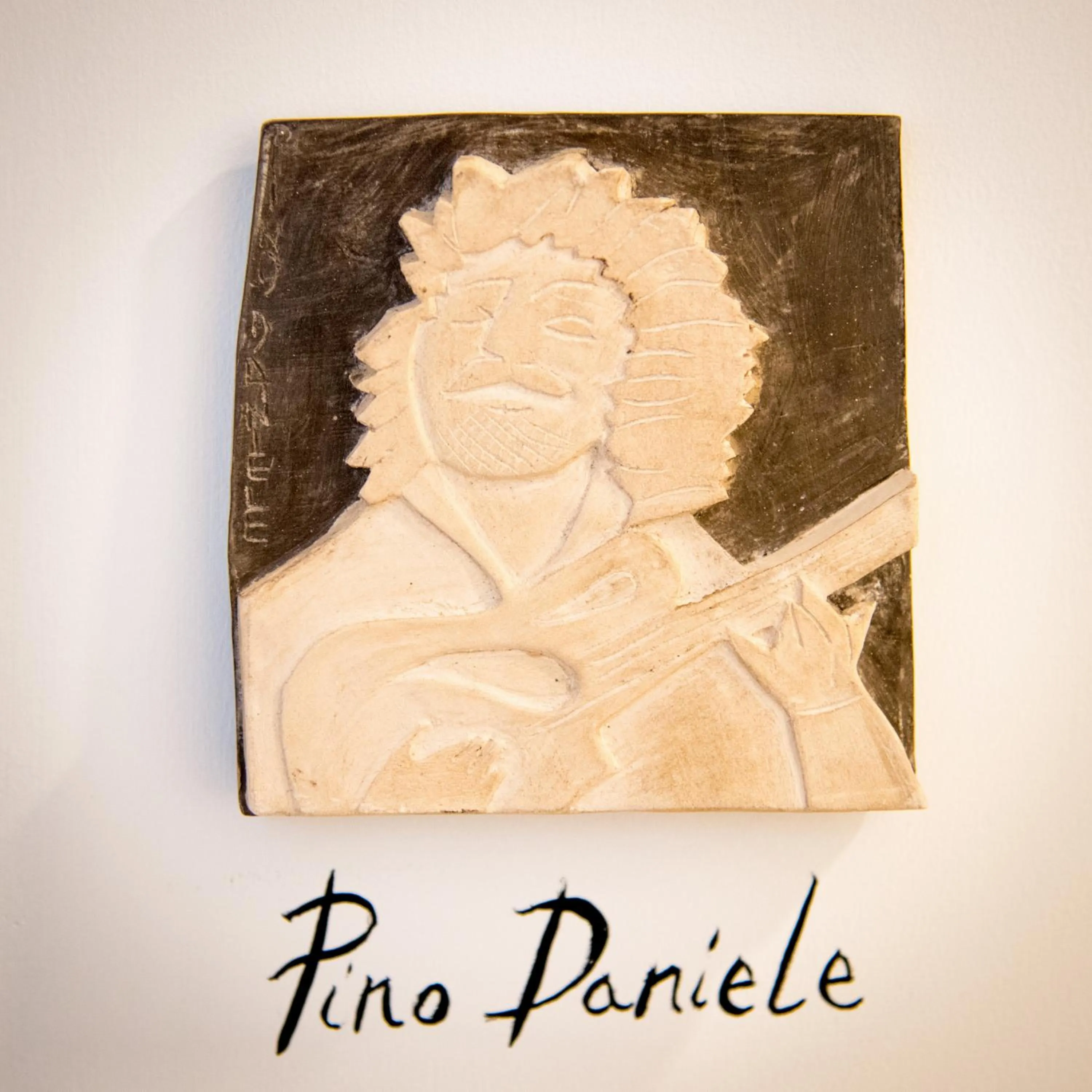 Decorative detail in Napoliamo Guest House