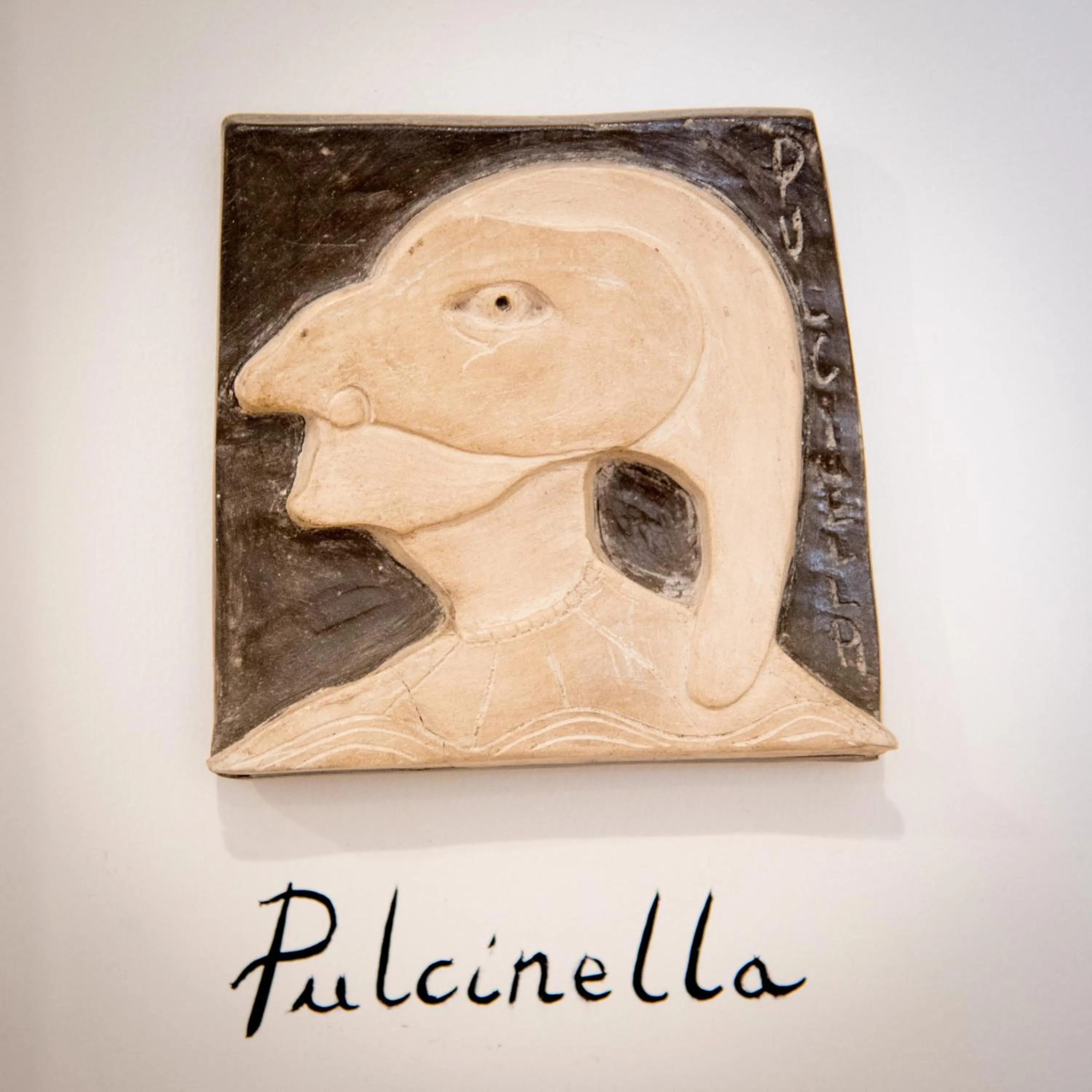 Decorative detail in Napoliamo Guest House