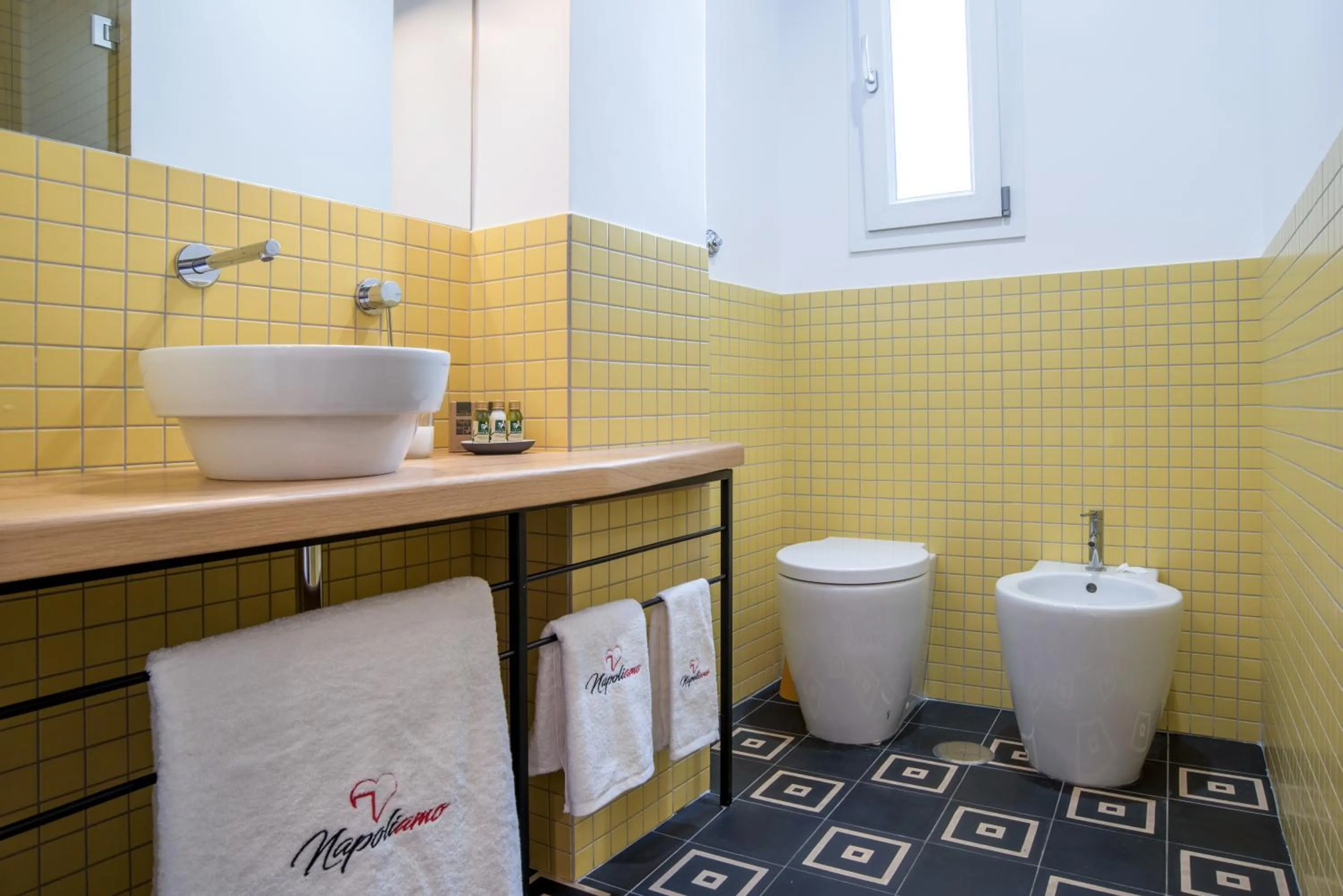 Bathroom in Napoliamo Guest House