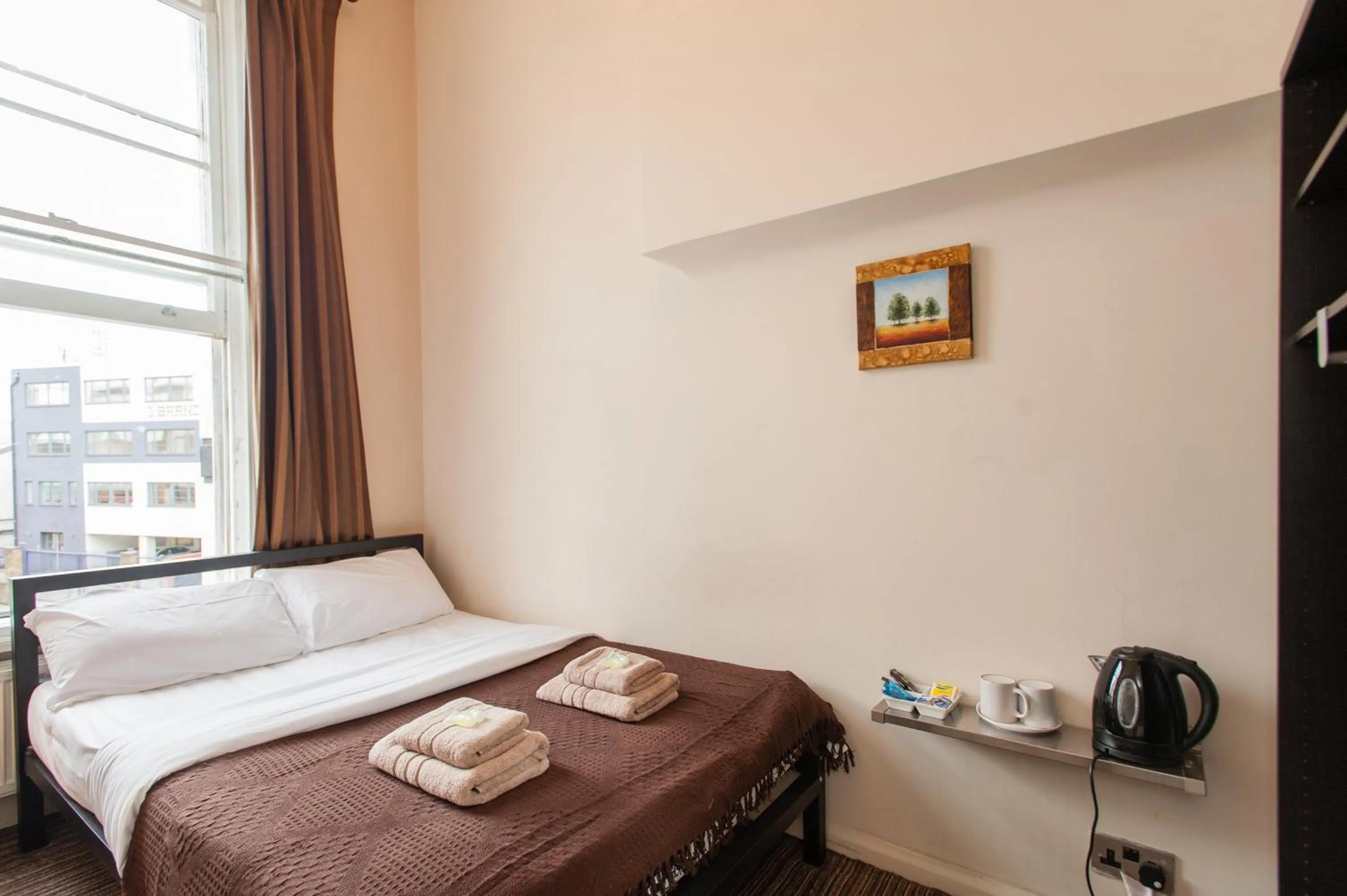 Bedroom in New Market Ale House