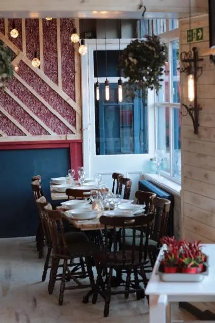 Restaurant/places to eat in New Market Ale House