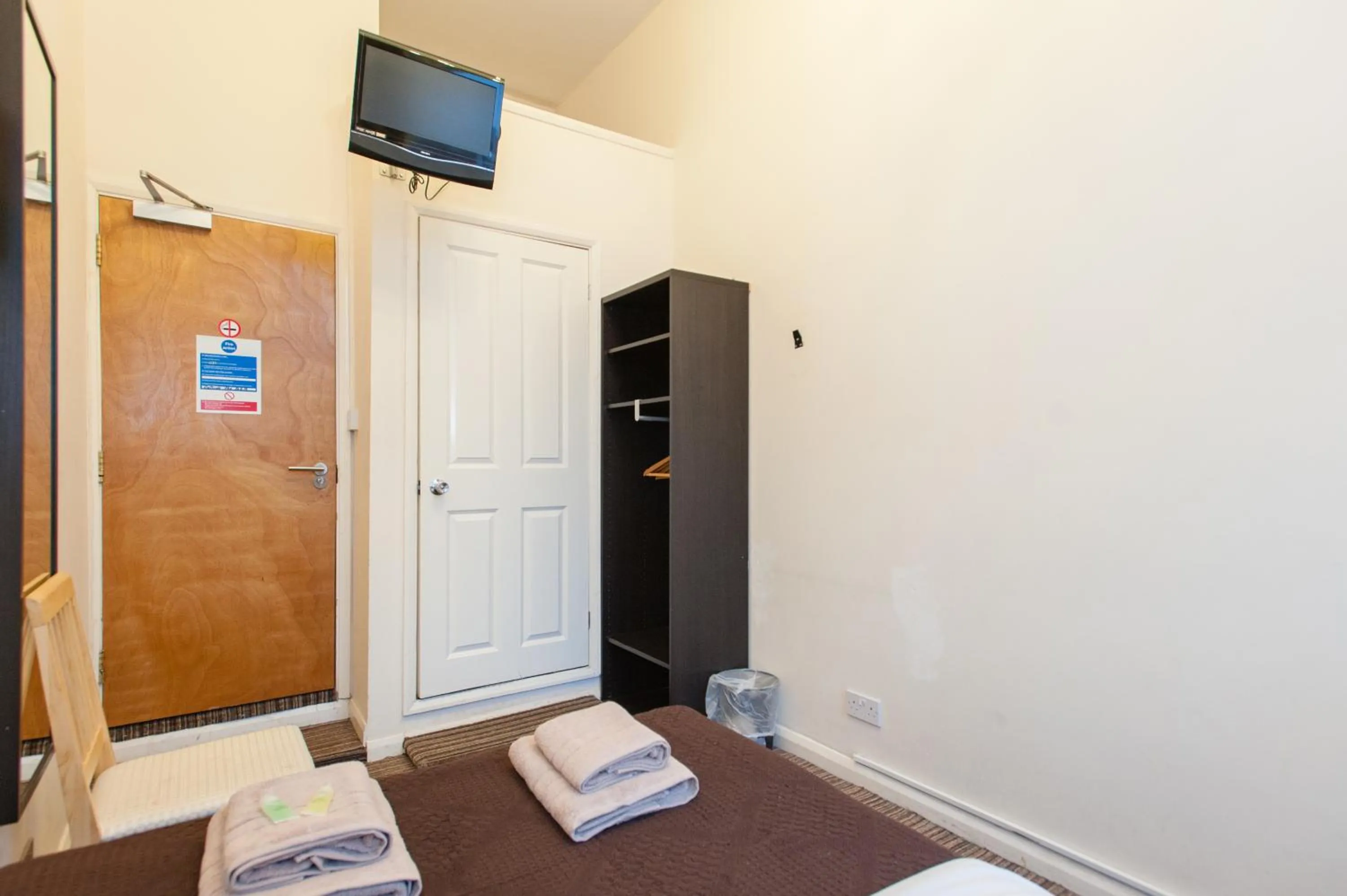 Bedroom in New Market Ale House