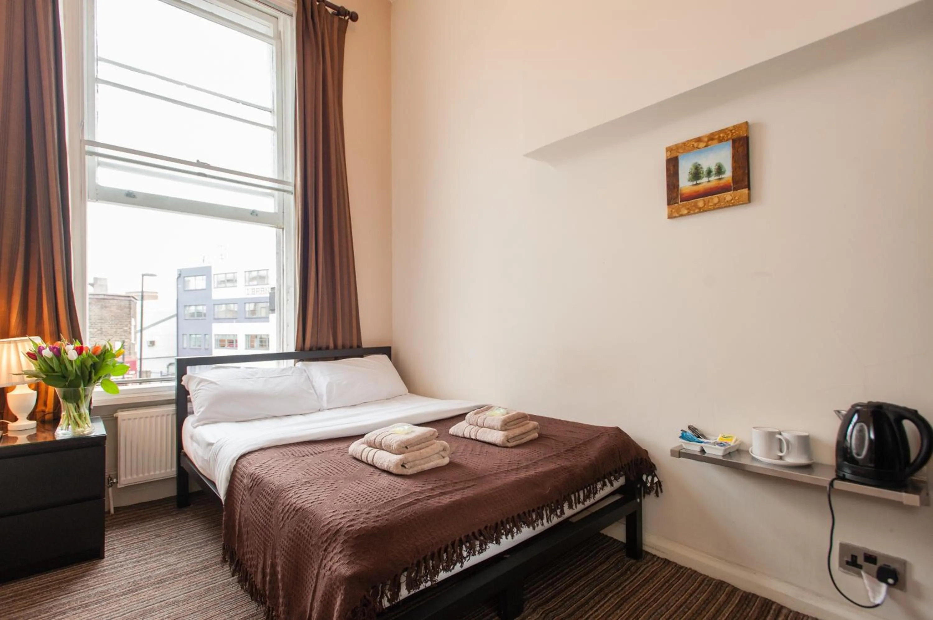 Bedroom in New Market Ale House