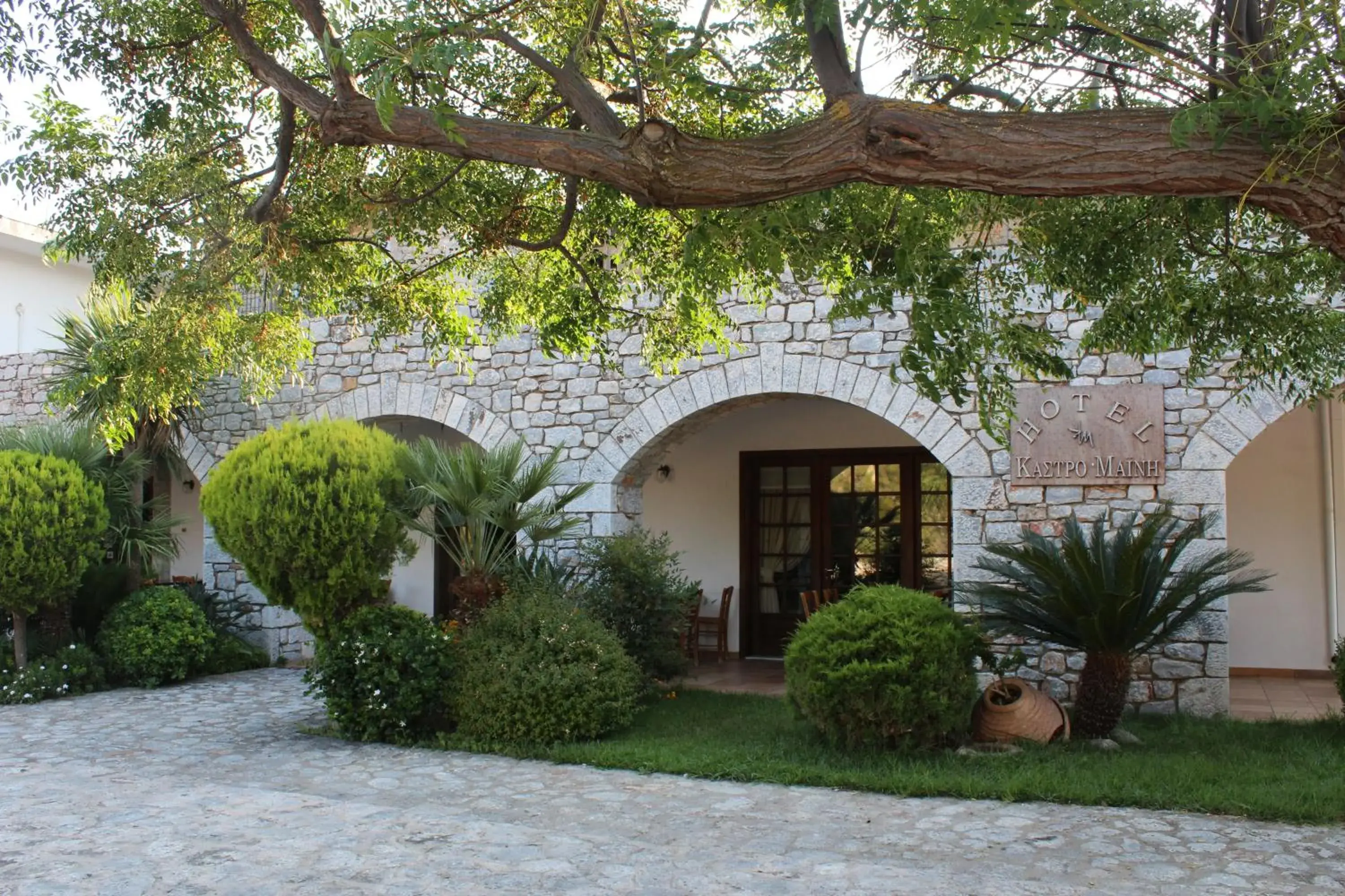 Facade/entrance in Kastro Maini Facade/entrance in Kastro Maini