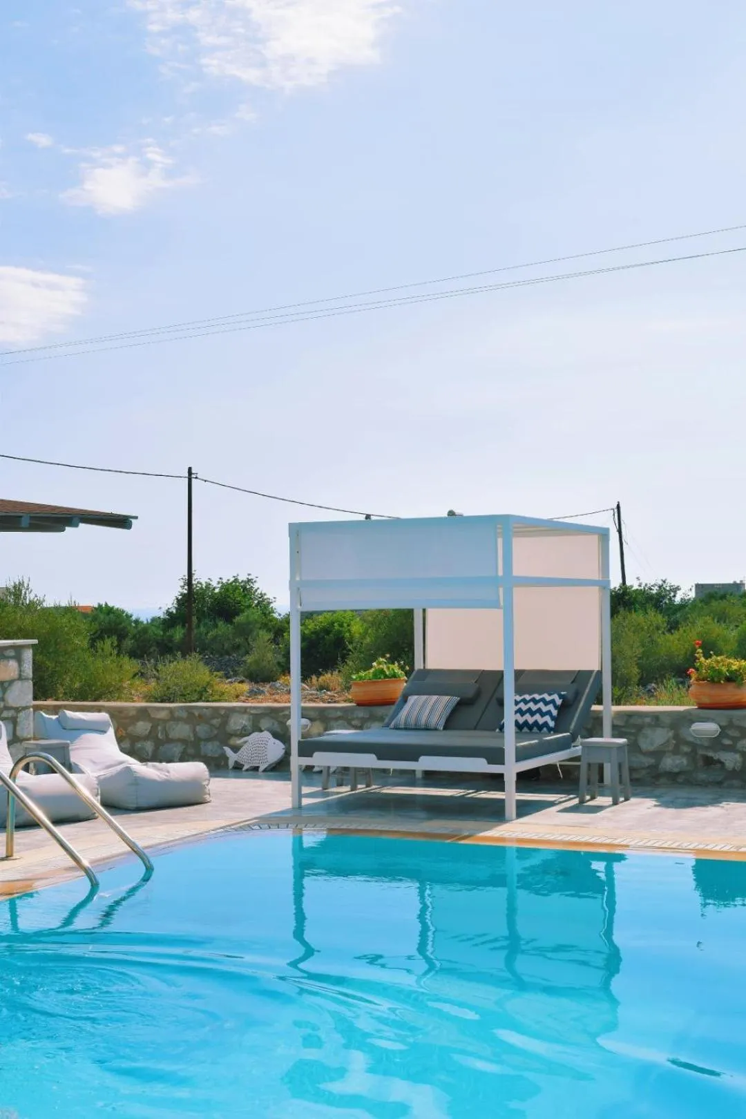 Swimming pool in Kastro Maini