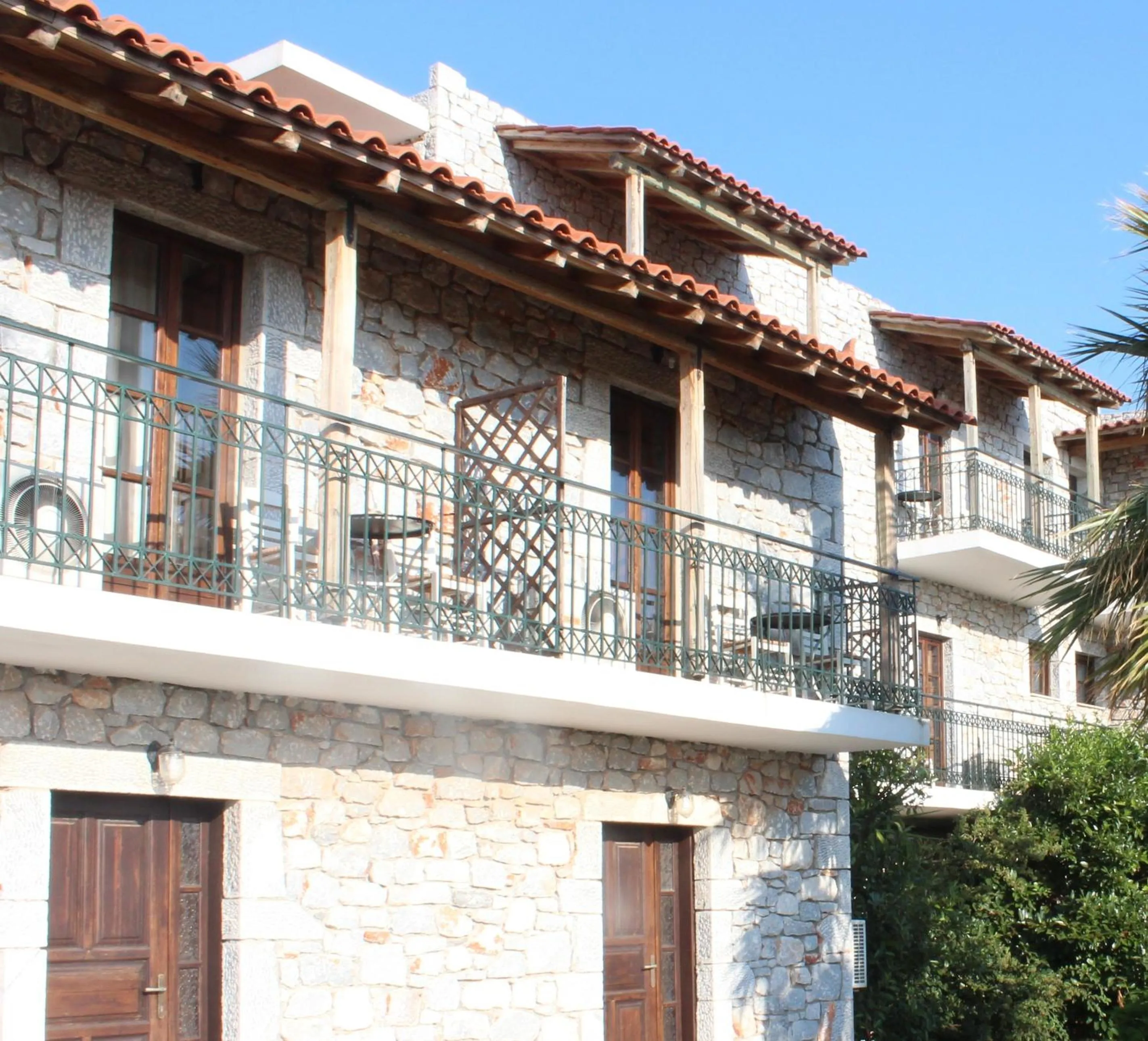 Facade/entrance in Kastro Maini