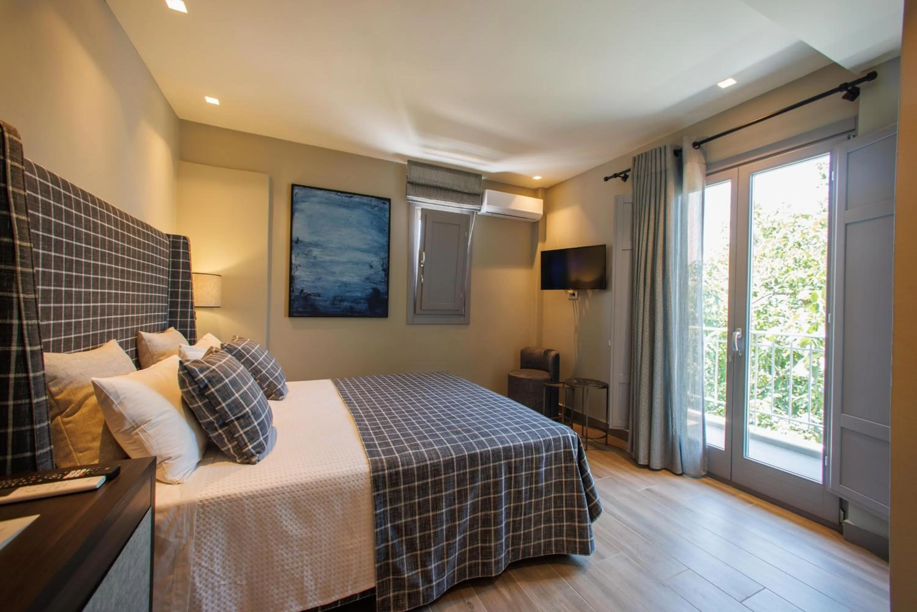 Bedroom, Bed in Kastro Maini