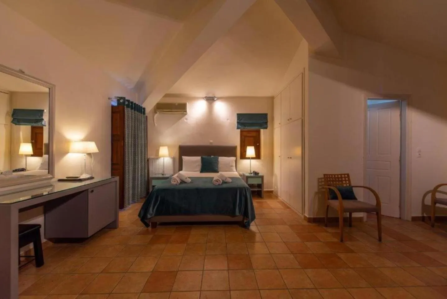 Photo of the whole room, Bed in Kastro Maini