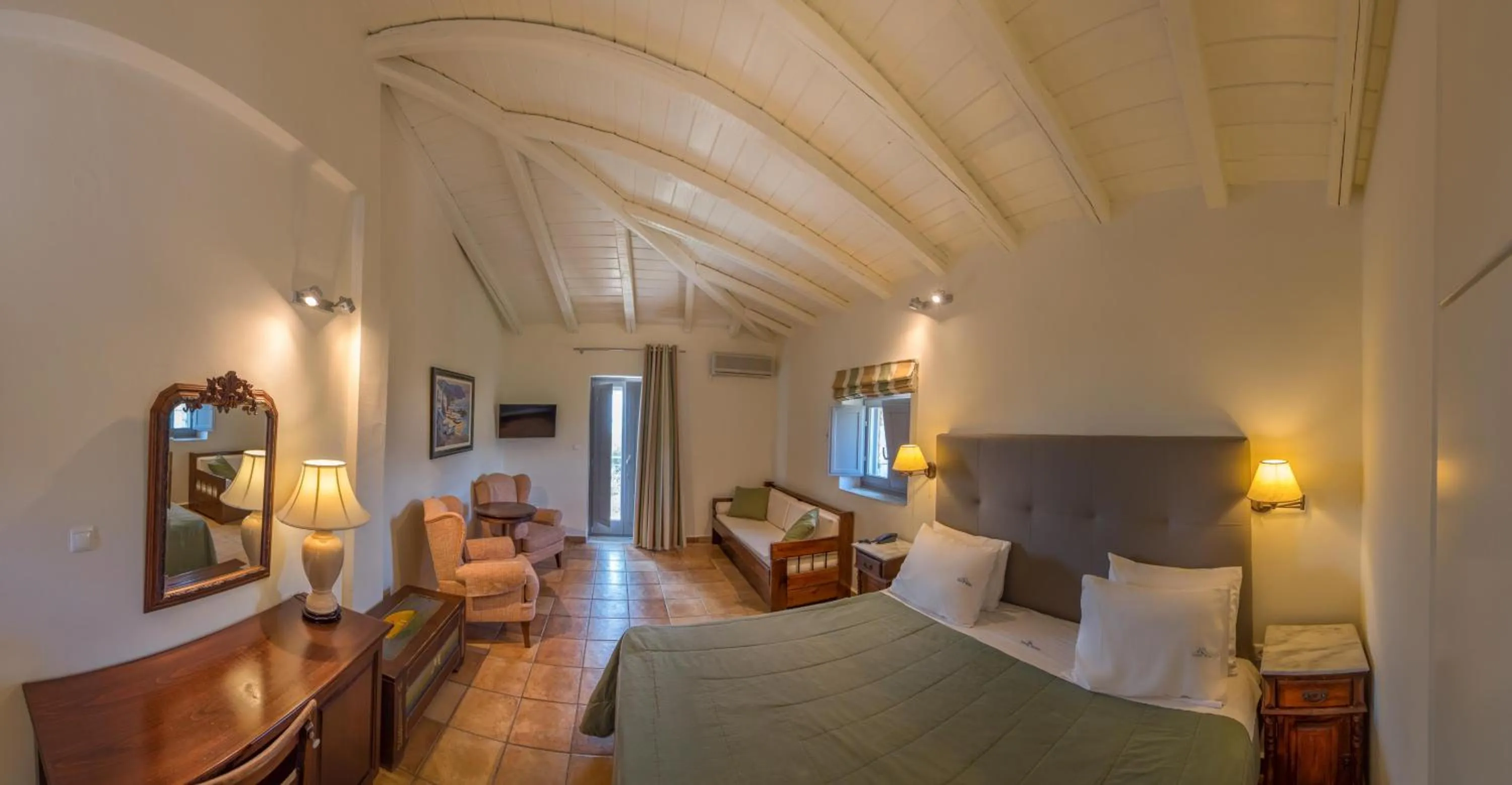 Photo of the whole room, Bed in Kastro Maini