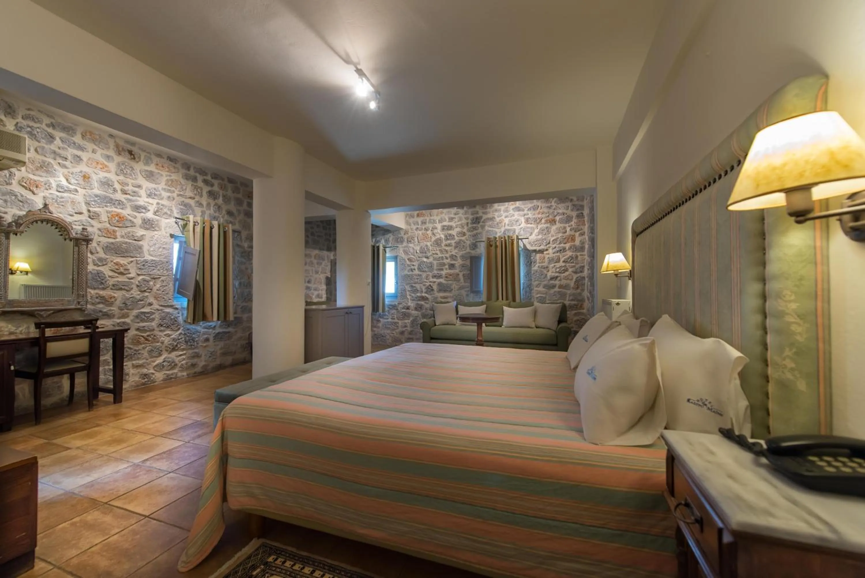 Photo of the whole room, Bed in Kastro Maini