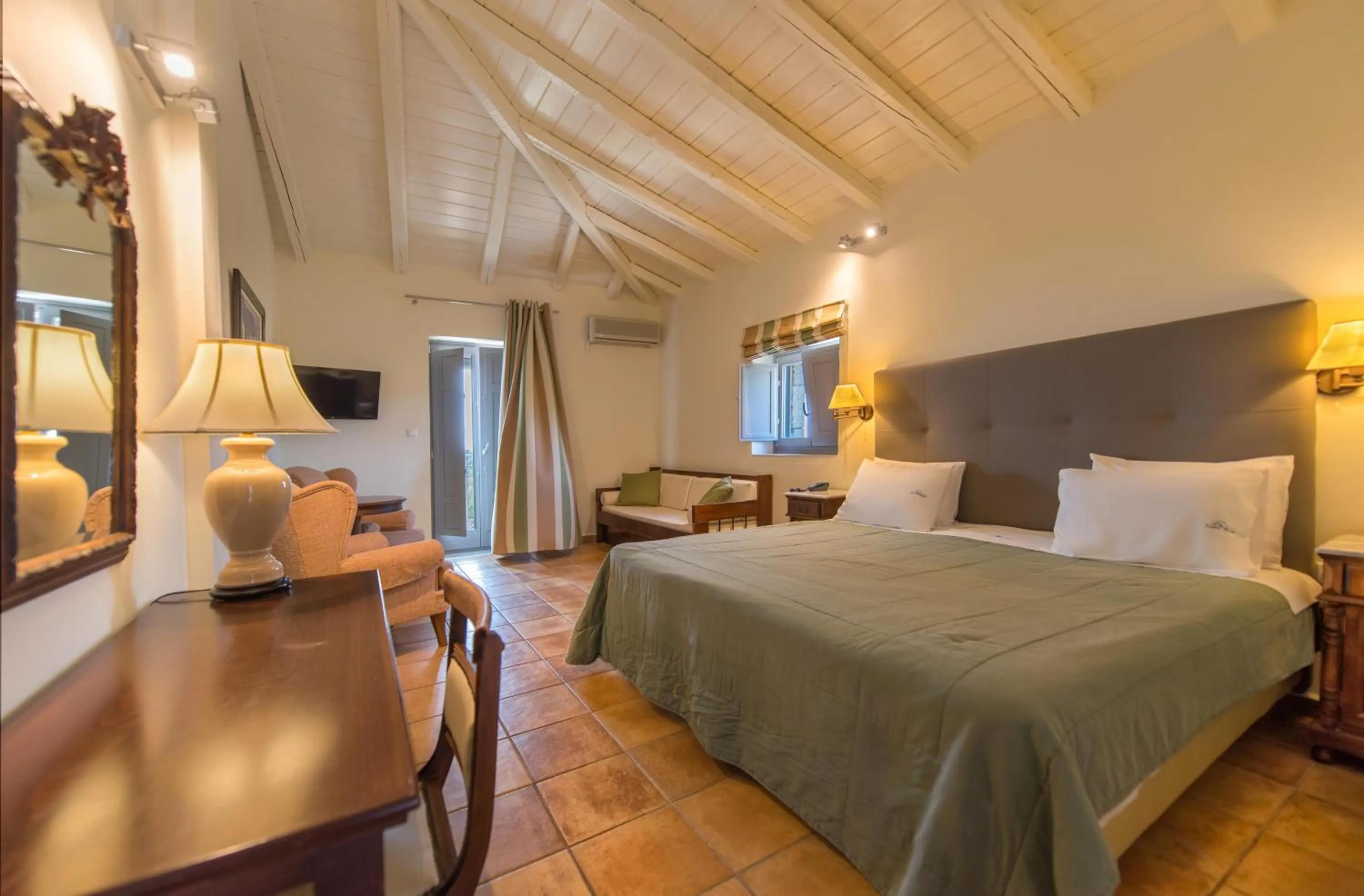 Photo of the whole room, Bed in Kastro Maini