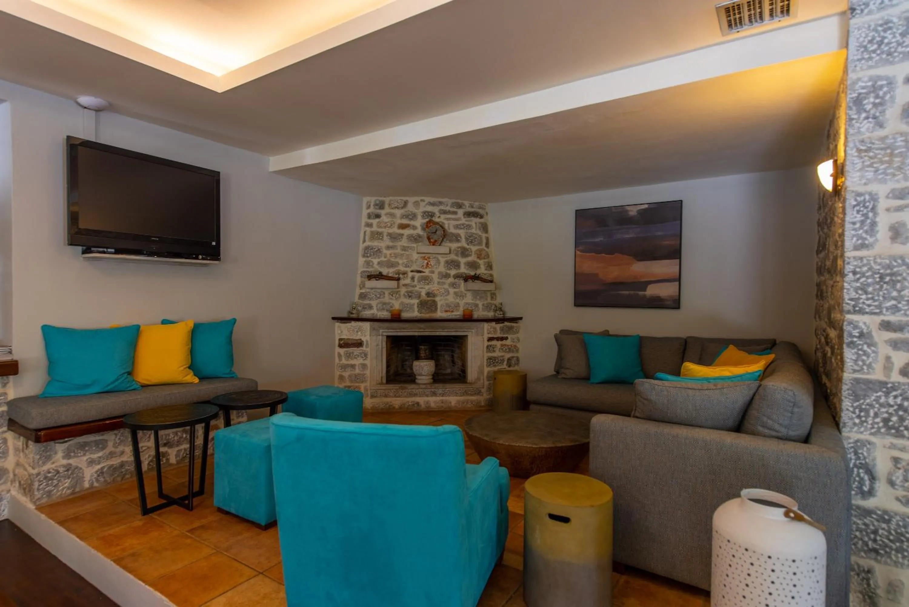 Seating area in Kastro Maini