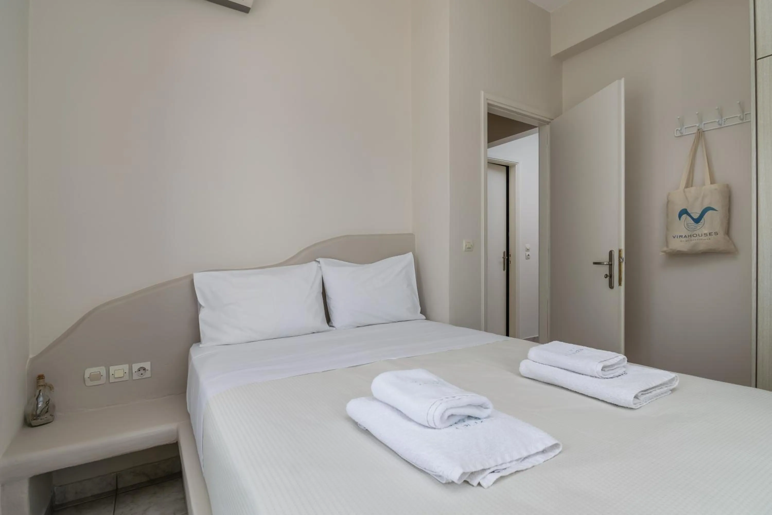 Bed in Vira Vivere Houses