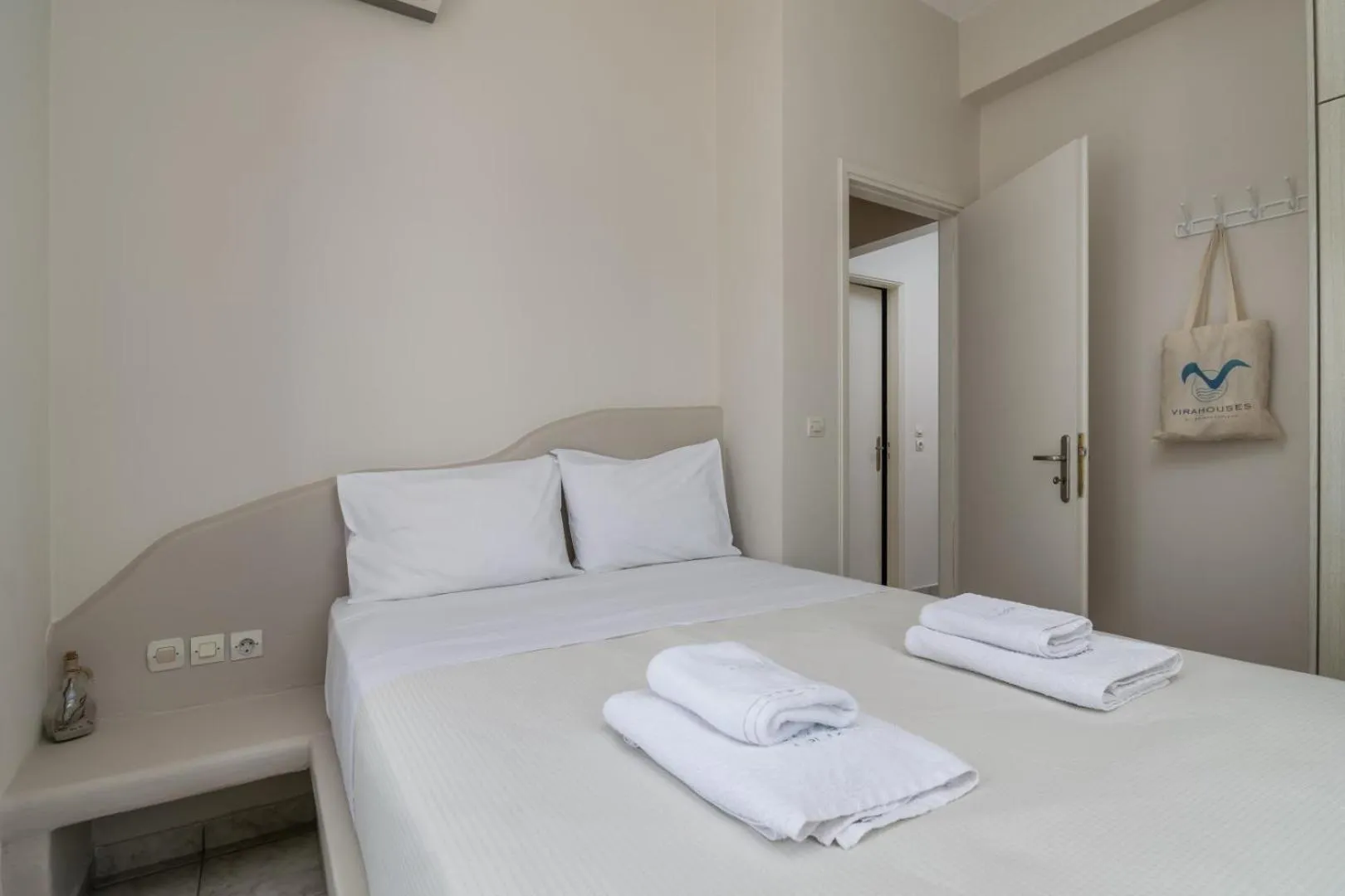 Bedroom, Bed in Vira Vivere Houses