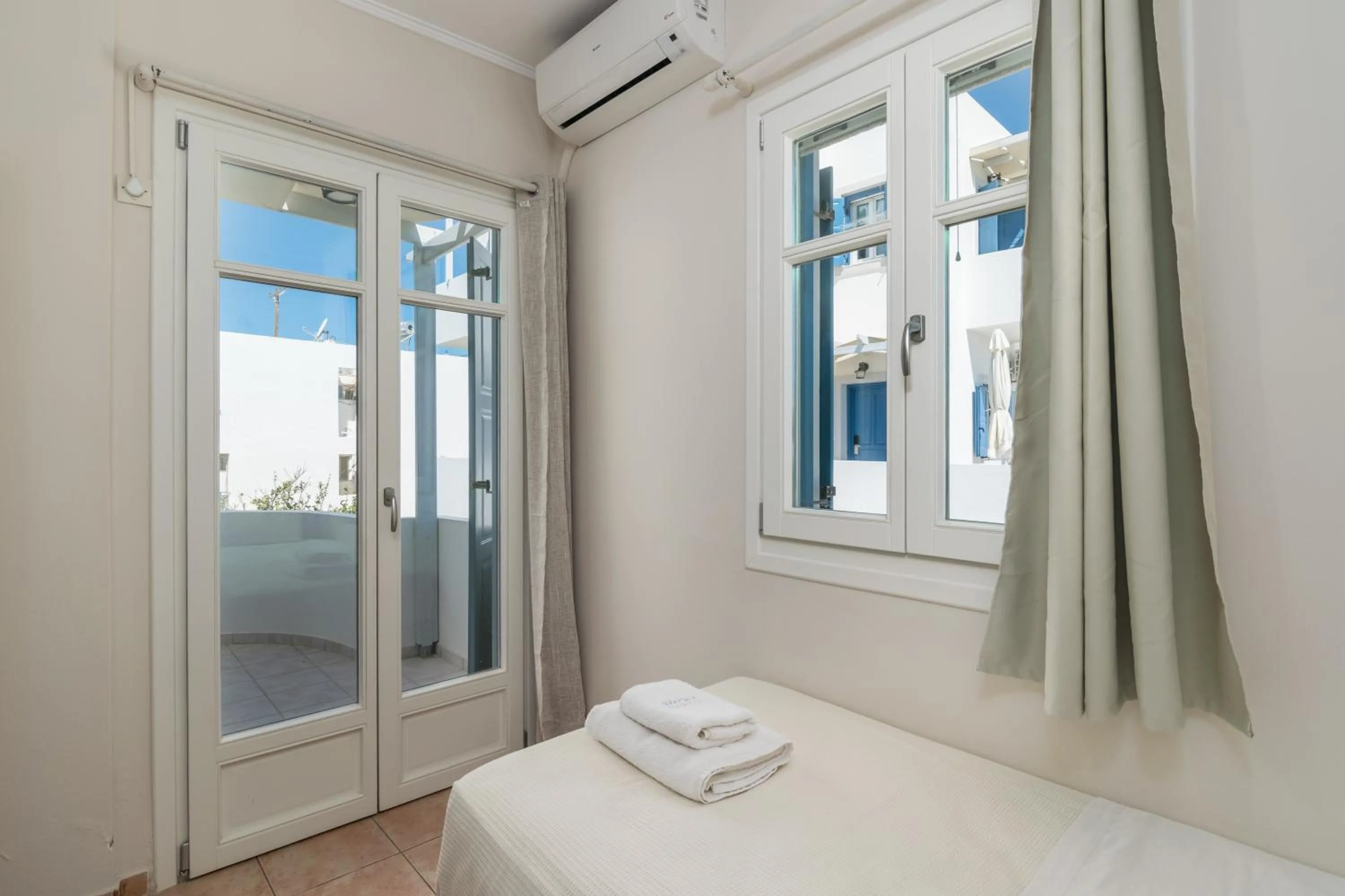 Bed in Vira Vivere Houses