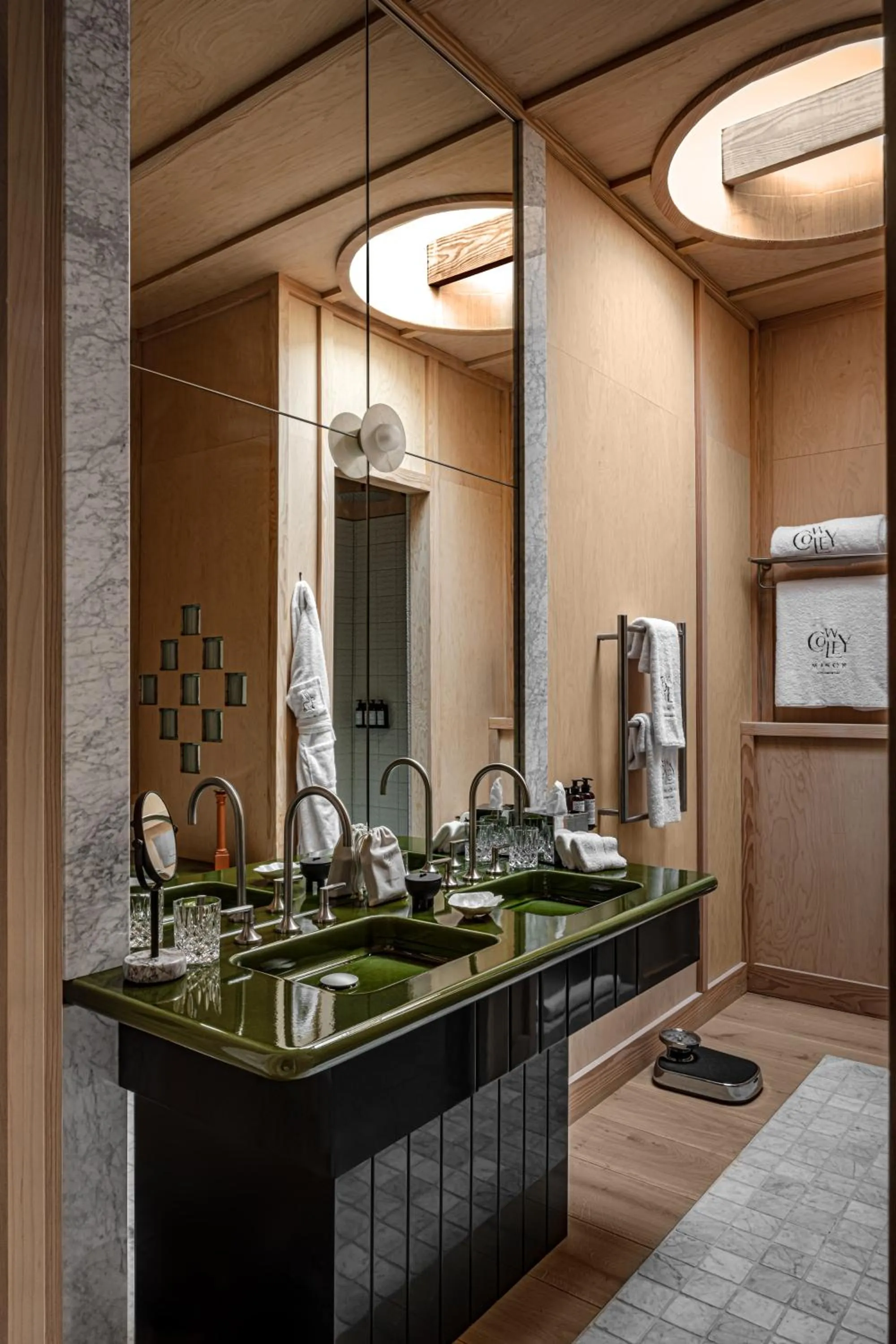 Shower in Cowley Manor Experimental