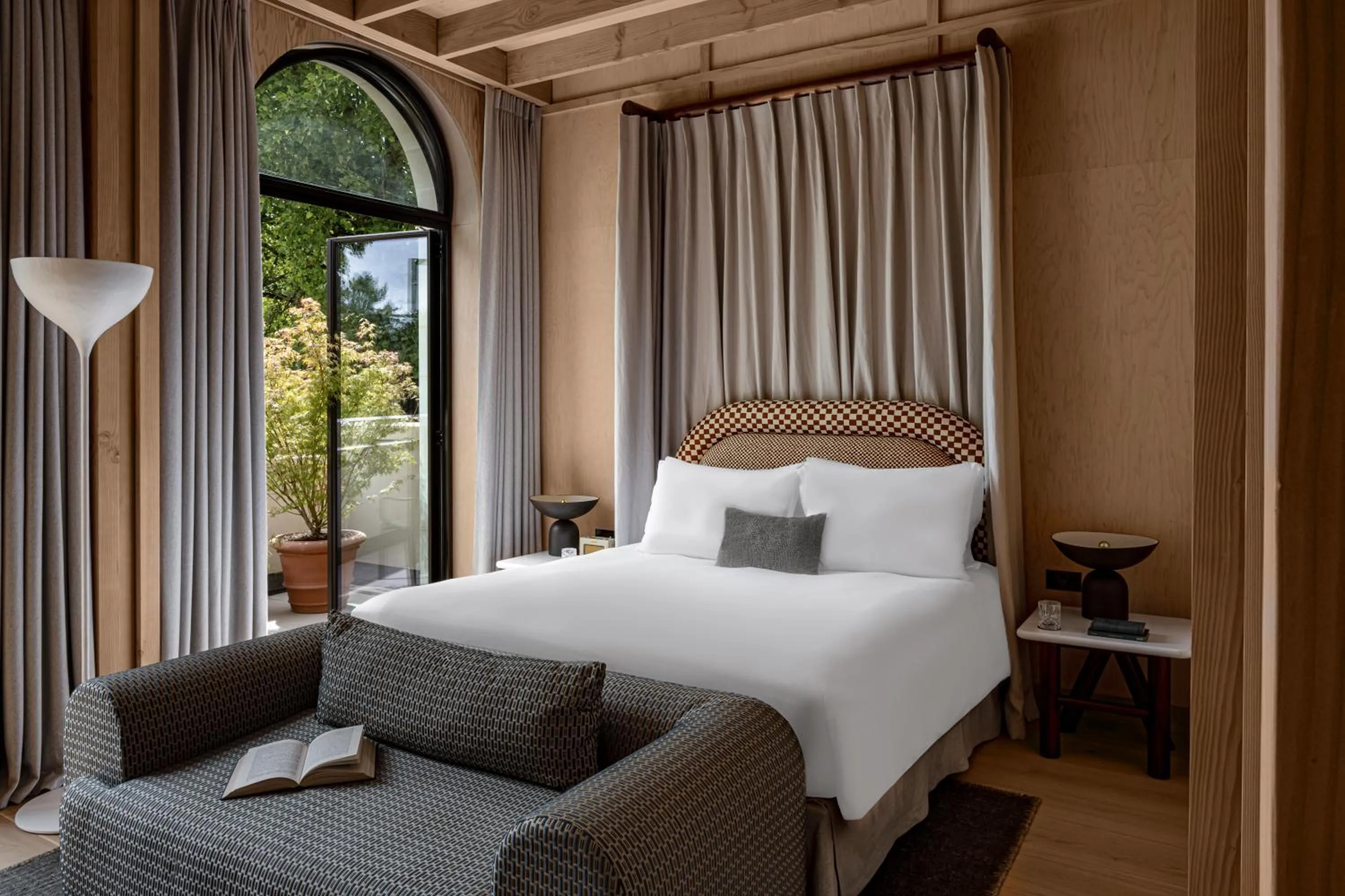 Bed in Cowley Manor Experimental