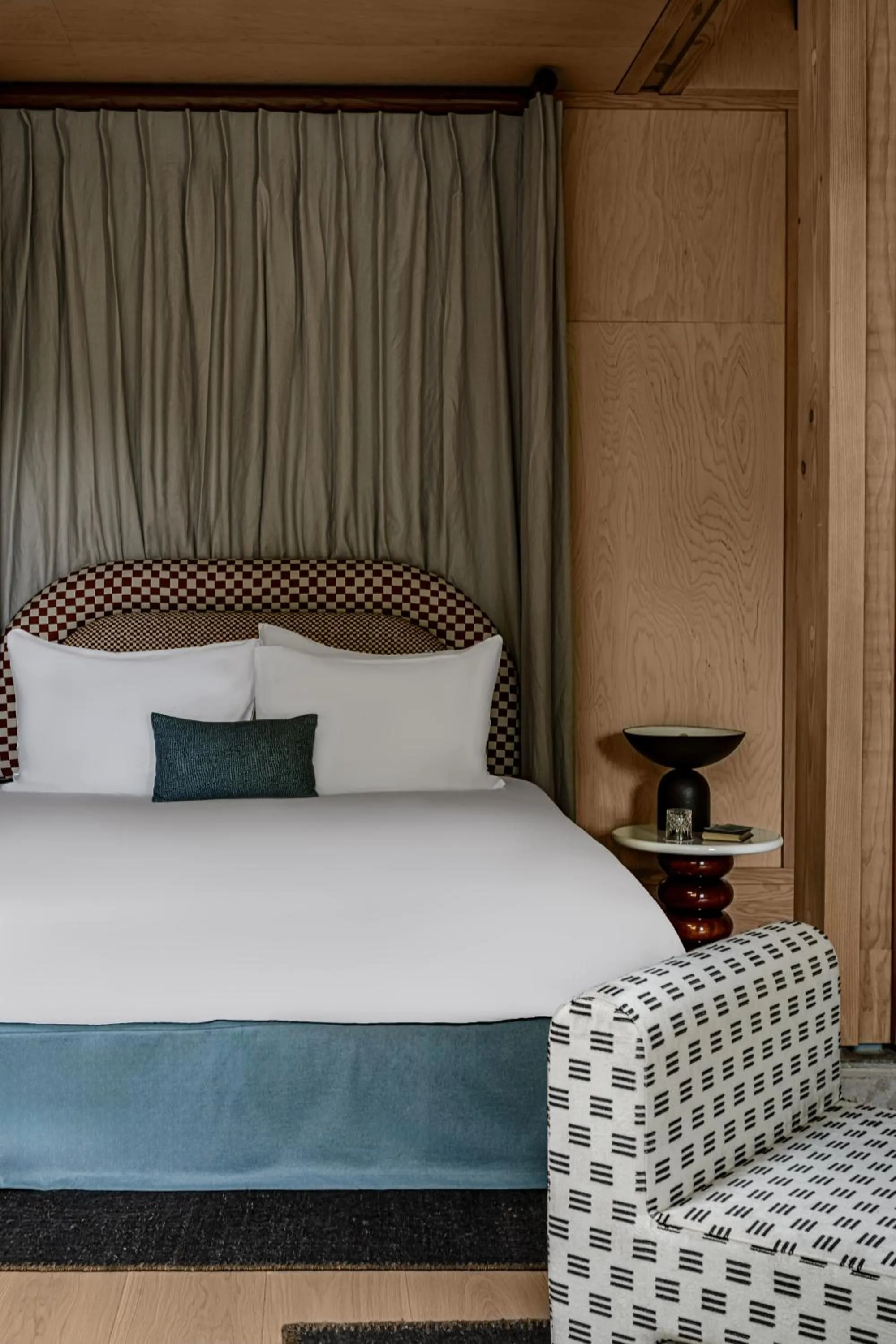 Bed in Cowley Manor Experimental