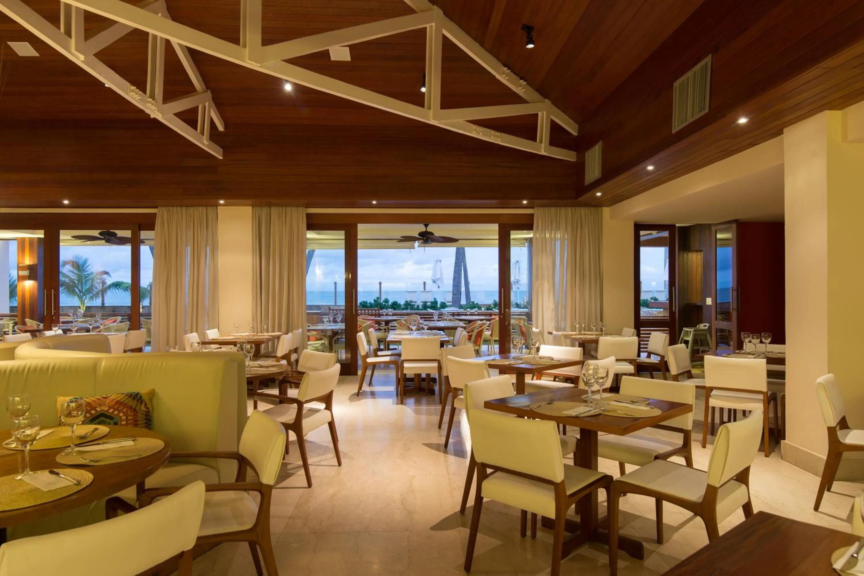 Restaurant/places to eat in Jatiuca Hotel & Resort