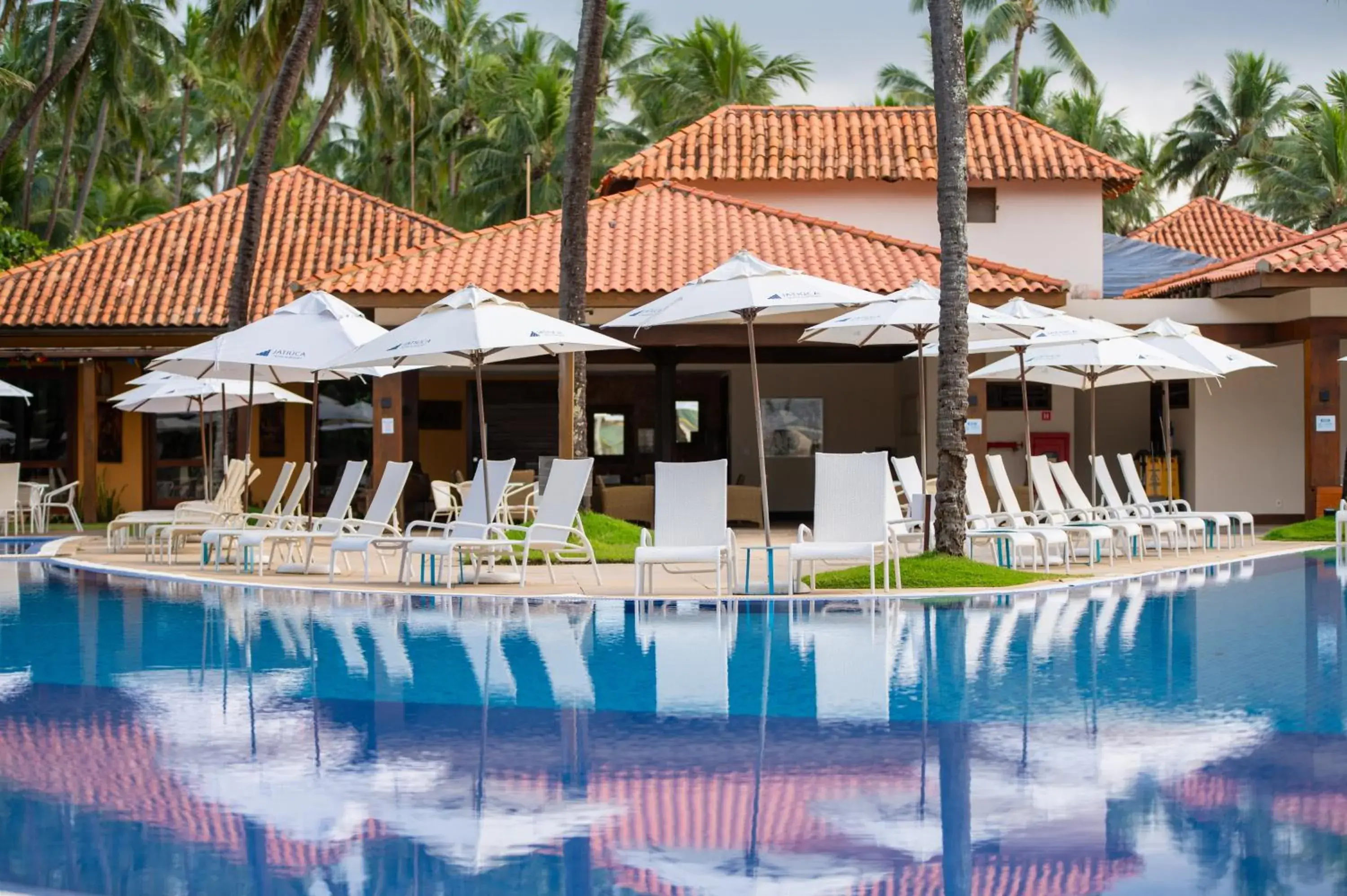 Pool view in Jatiúca Suites Resort by Slaviero Hotéis Pool view in Jatiúca Suites Resort by Slaviero Hotéis