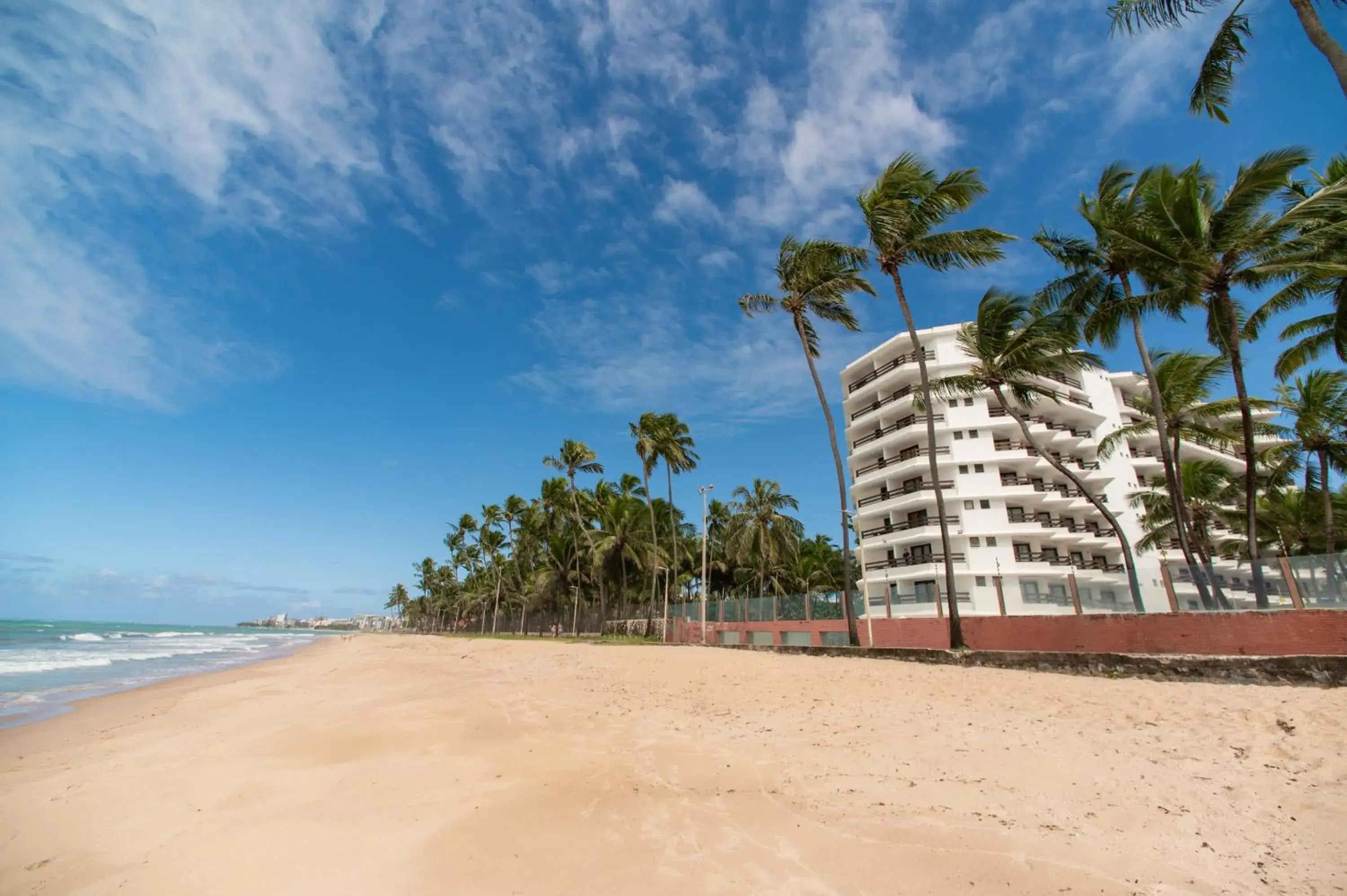 Facade/entrance in Jatiúca Suites Resort by Slaviero Hotéis Facade/entrance in Jatiúca Suites Resort by Slaviero Hotéis