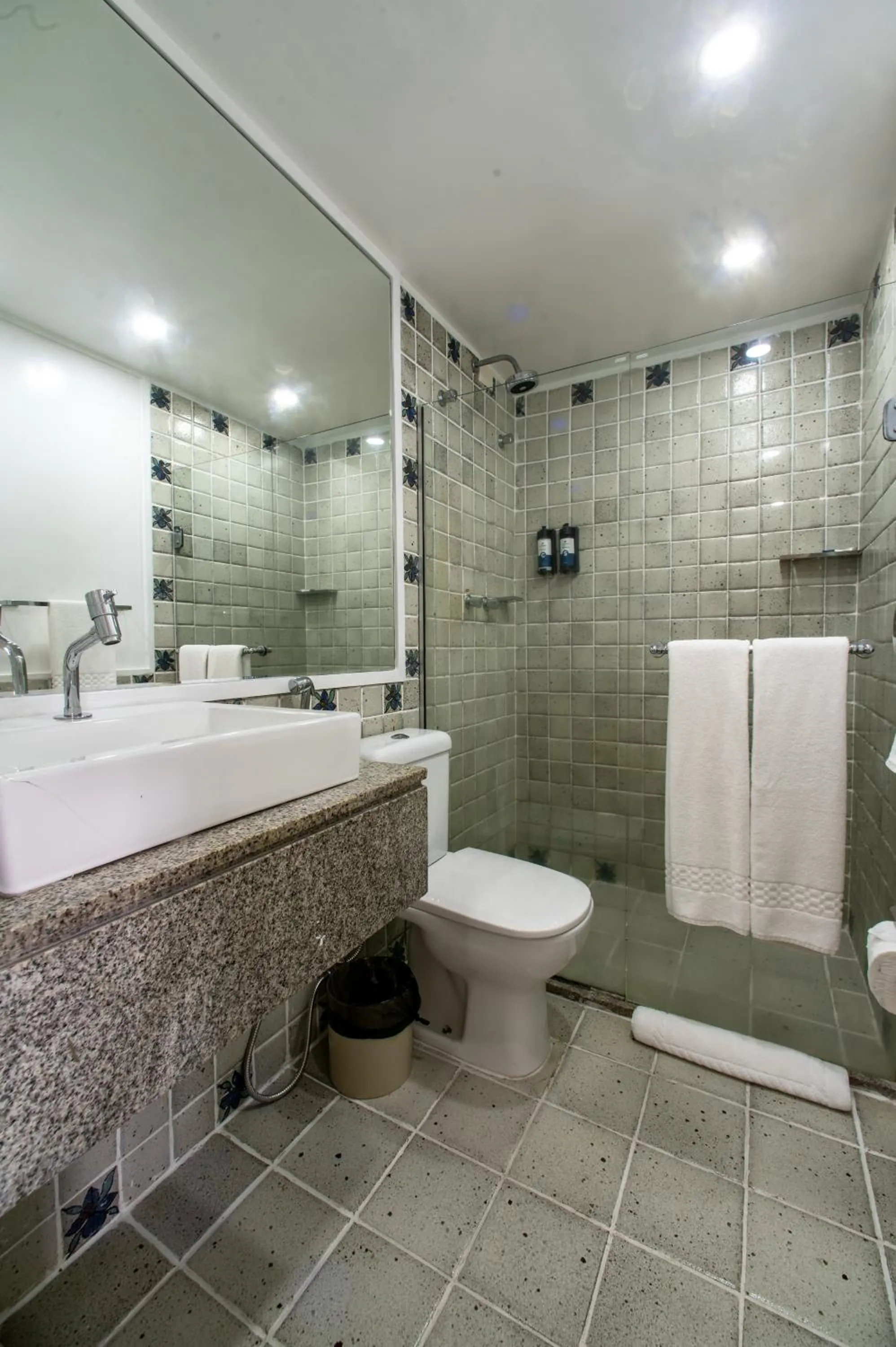 Bathroom in Jatiúca Suites Resort by Slaviero Hotéis