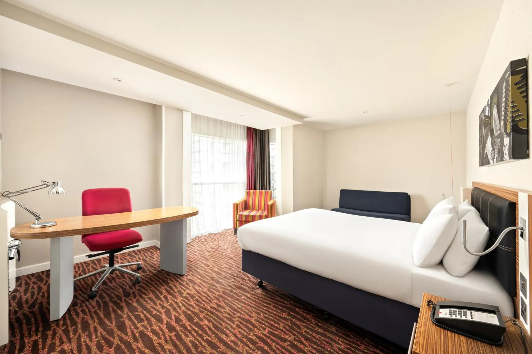 Photo of the whole room, Bed in Holiday Inn Manchester-Mediacityuk by IHG