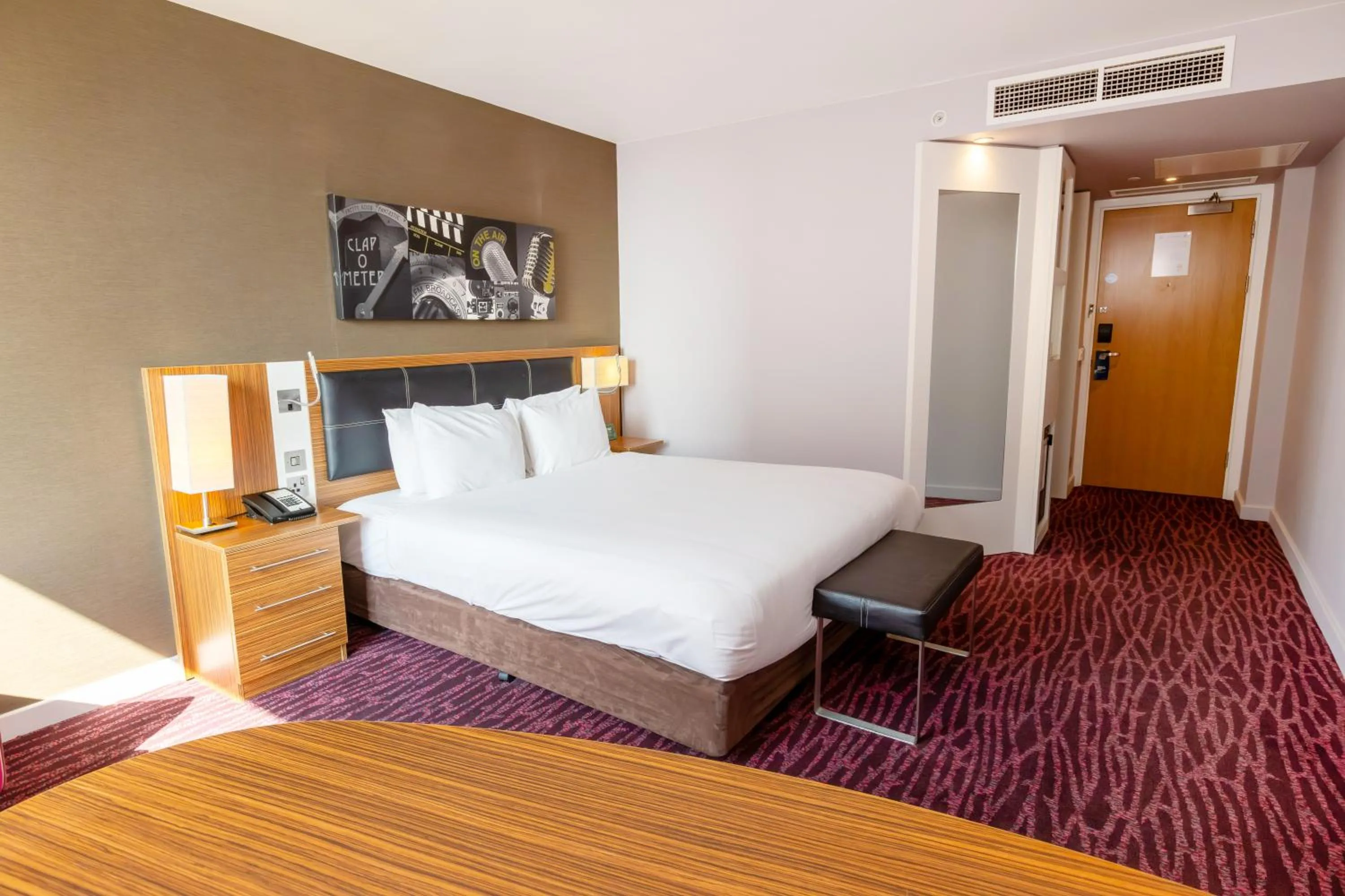 Bed in Holiday Inn Manchester-Mediacityuk by IHG