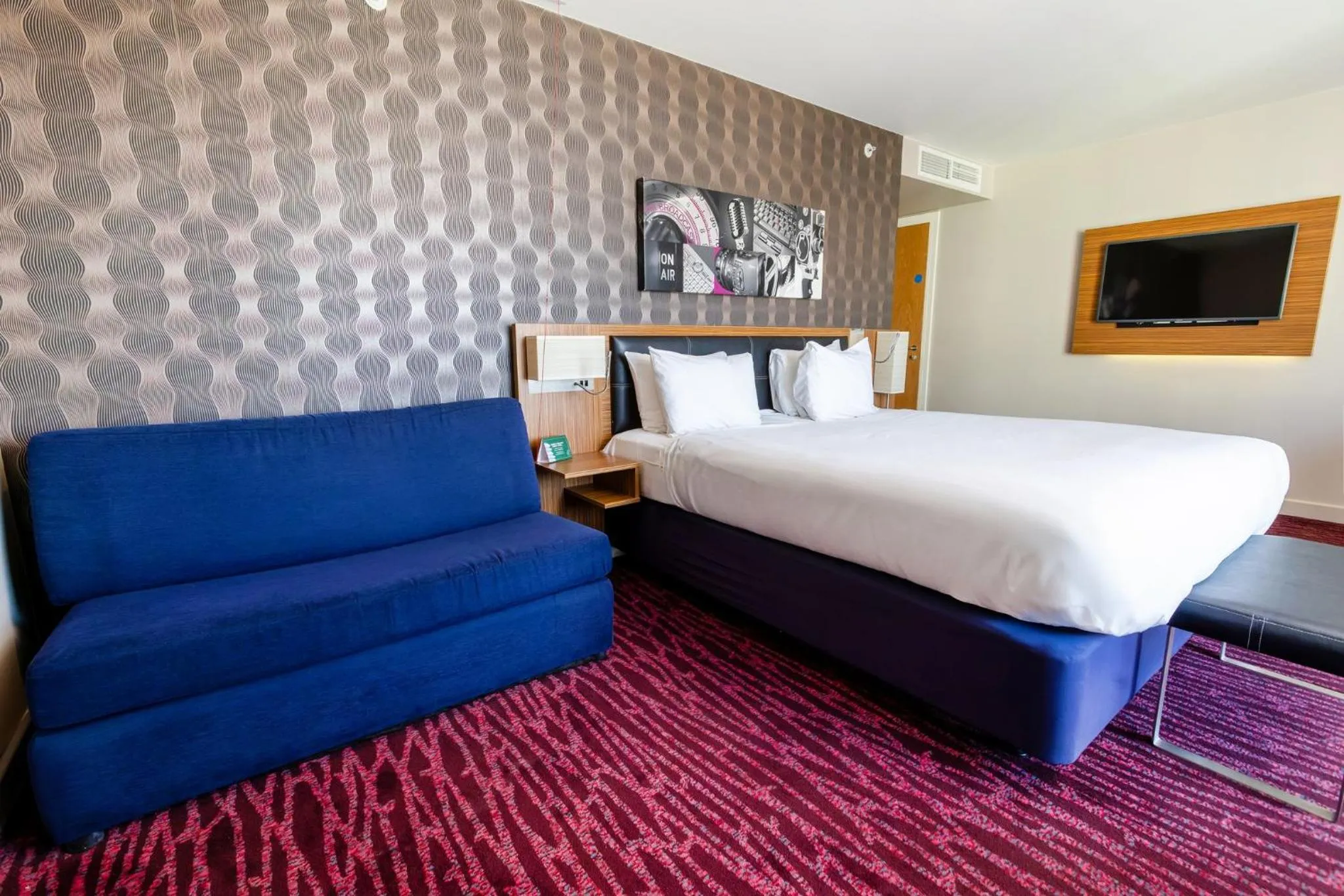 Photo of the whole room, Bed in Holiday Inn Manchester-Mediacityuk by IHG