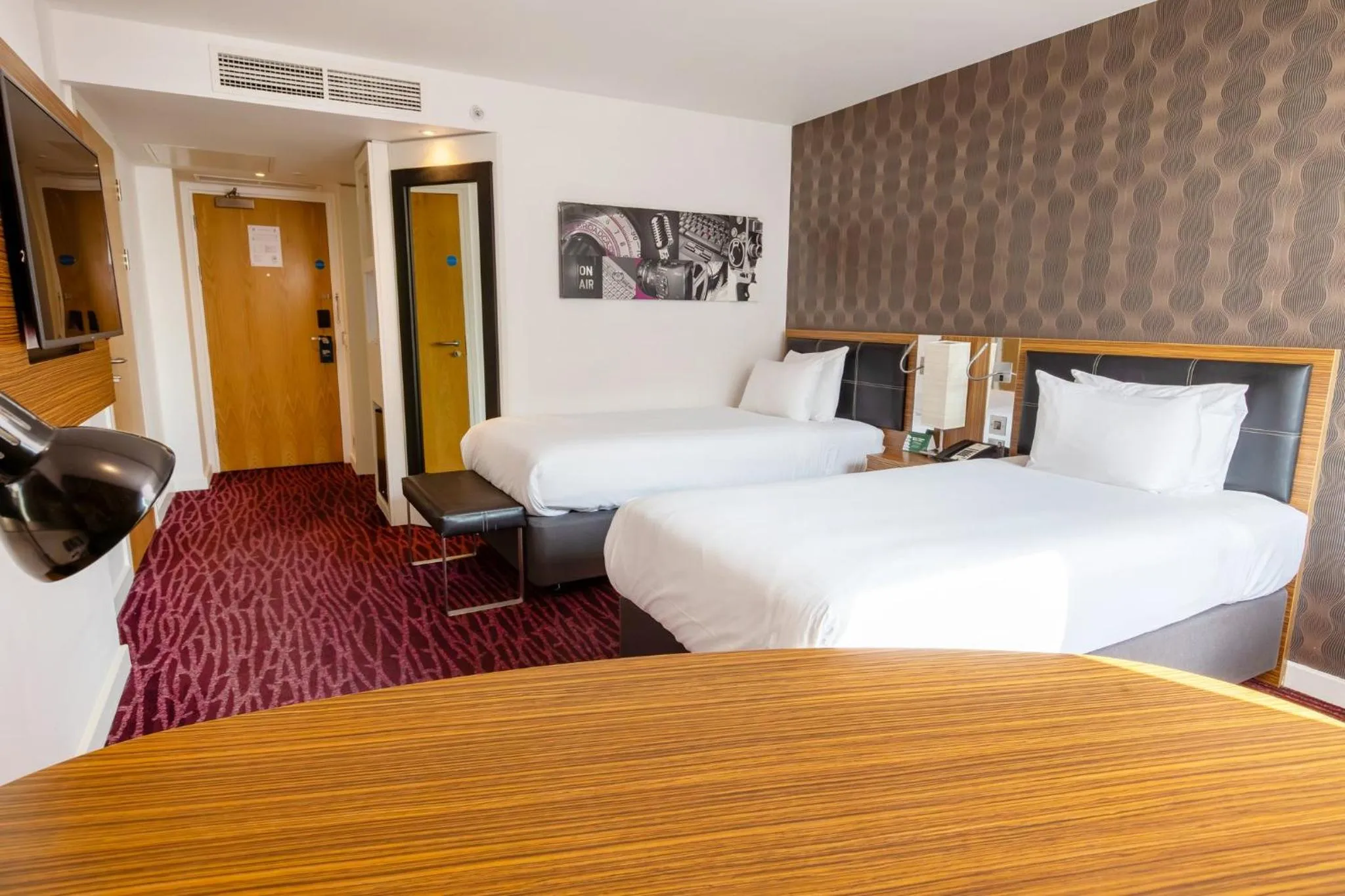 Photo of the whole room, Bed in Holiday Inn Manchester-Mediacityuk by IHG
