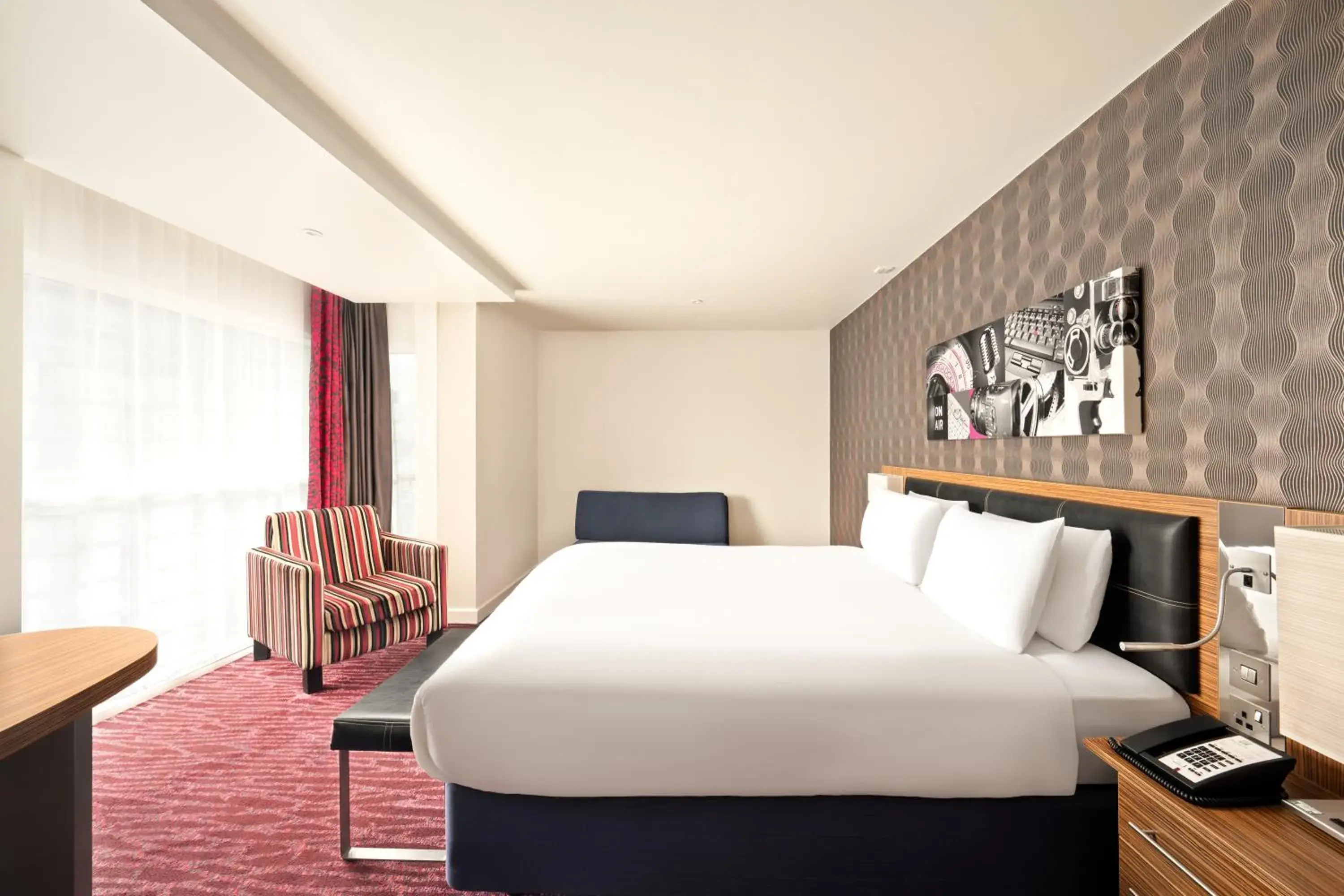 Bed in Holiday Inn Manchester-Mediacityuk by IHG Bed in Holiday Inn Manchester-Mediacityuk by IHG
