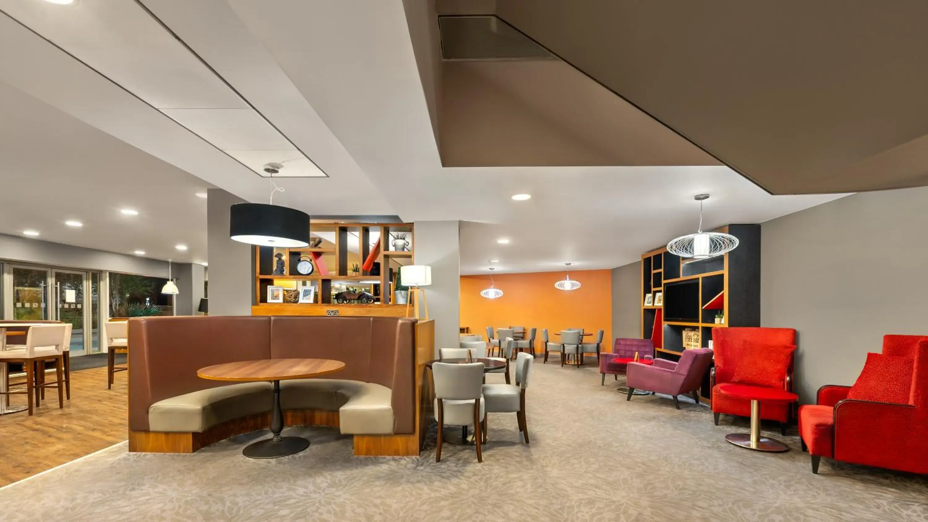 Lounge or bar in Holiday Inn Manchester-Mediacityuk by IHG Lounge or bar in Holiday Inn Manchester-Mediacityuk by IHG