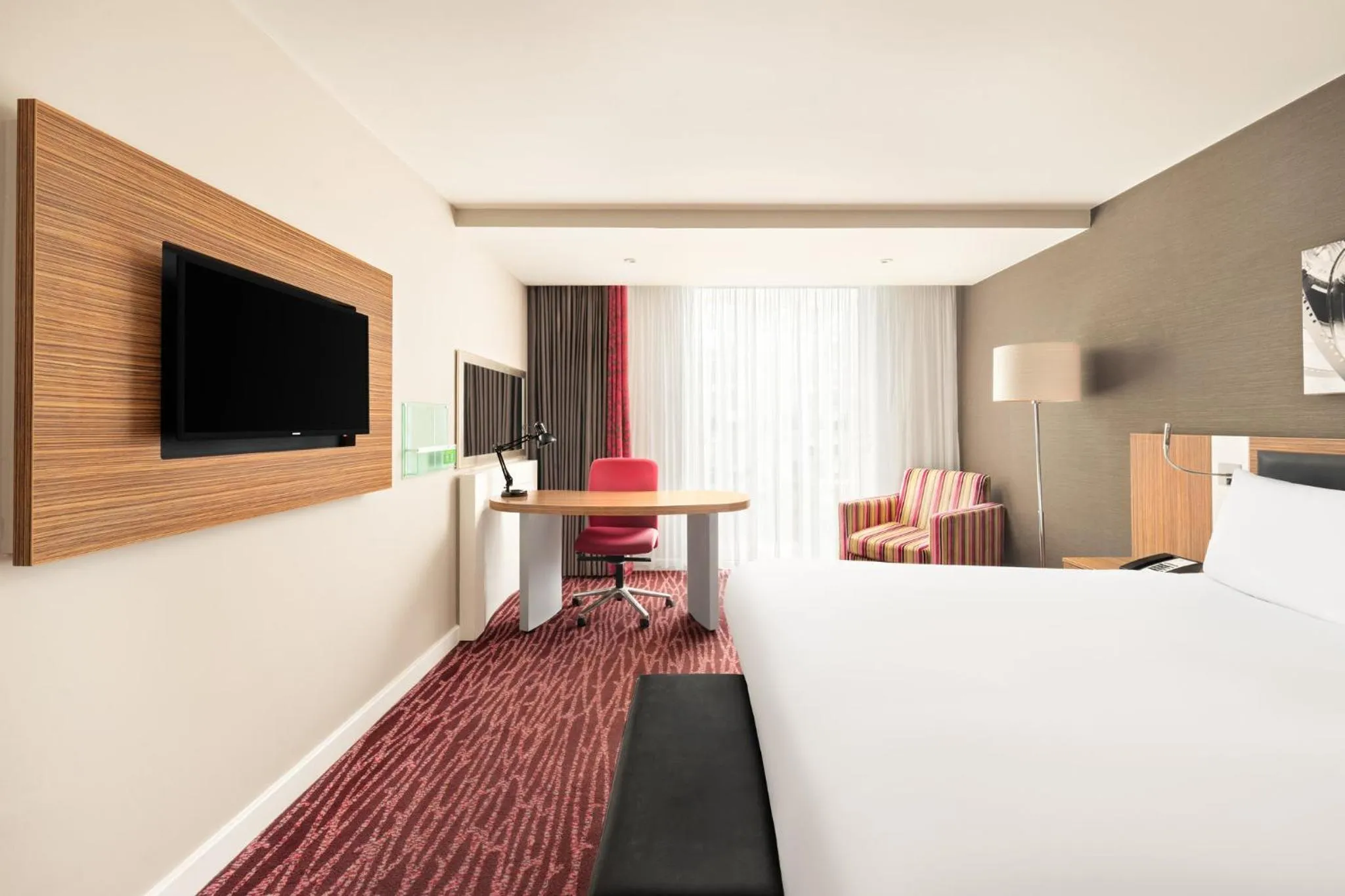 Photo of the whole room, Bed in Holiday Inn Manchester-Mediacityuk by IHG