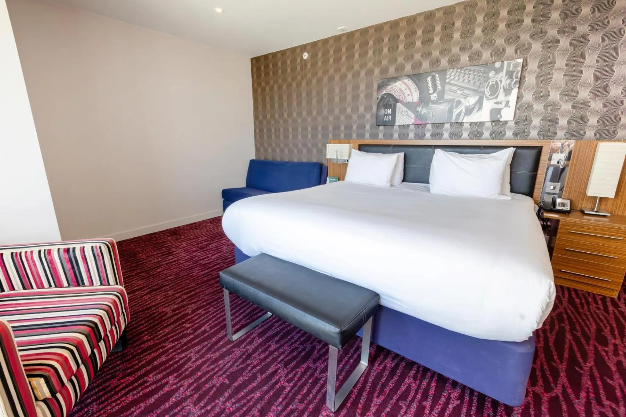 Photo of the whole room, Bed in Holiday Inn Manchester-Mediacityuk by IHG