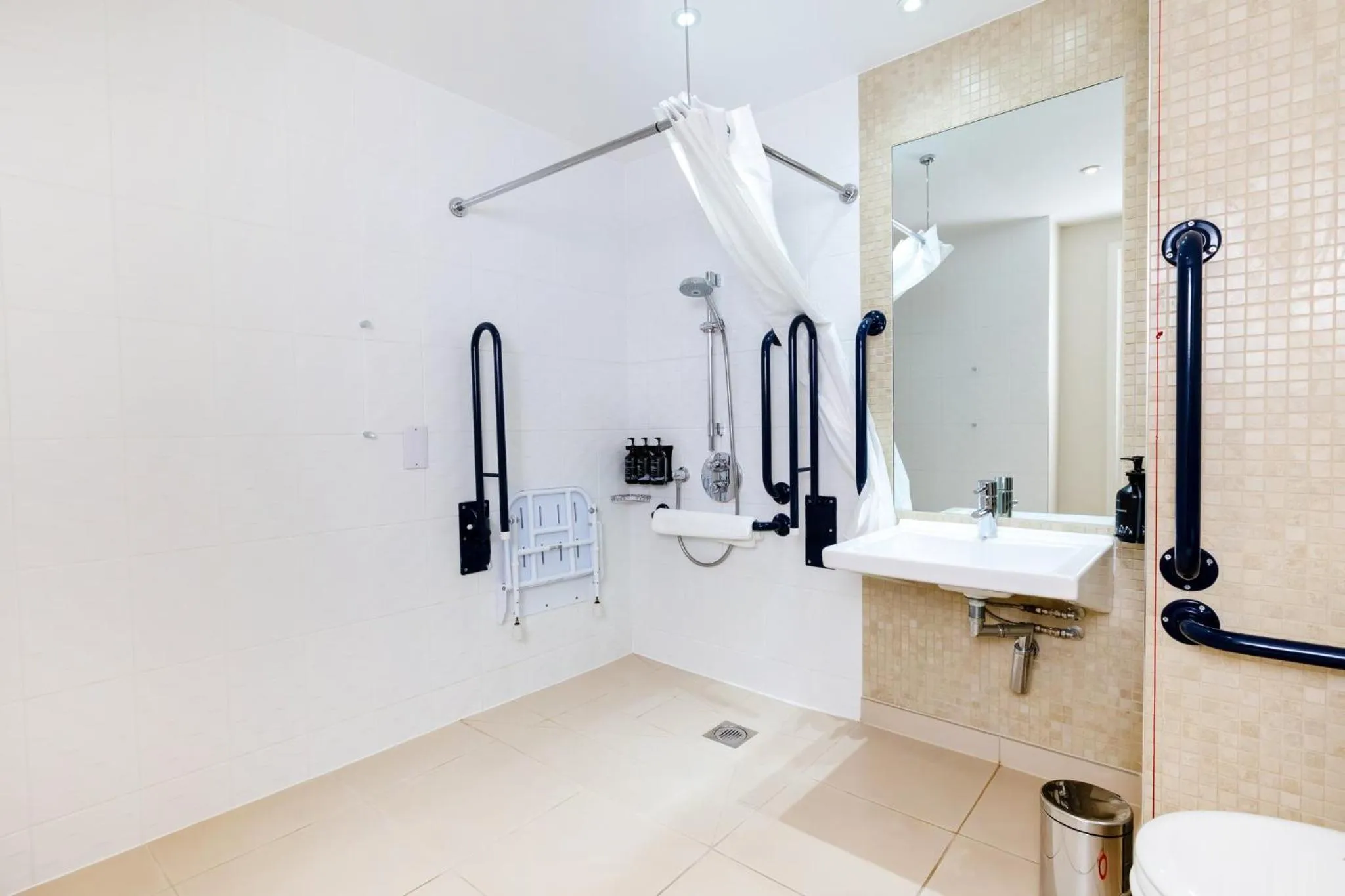 Bathroom in Holiday Inn Manchester-Mediacityuk by IHG