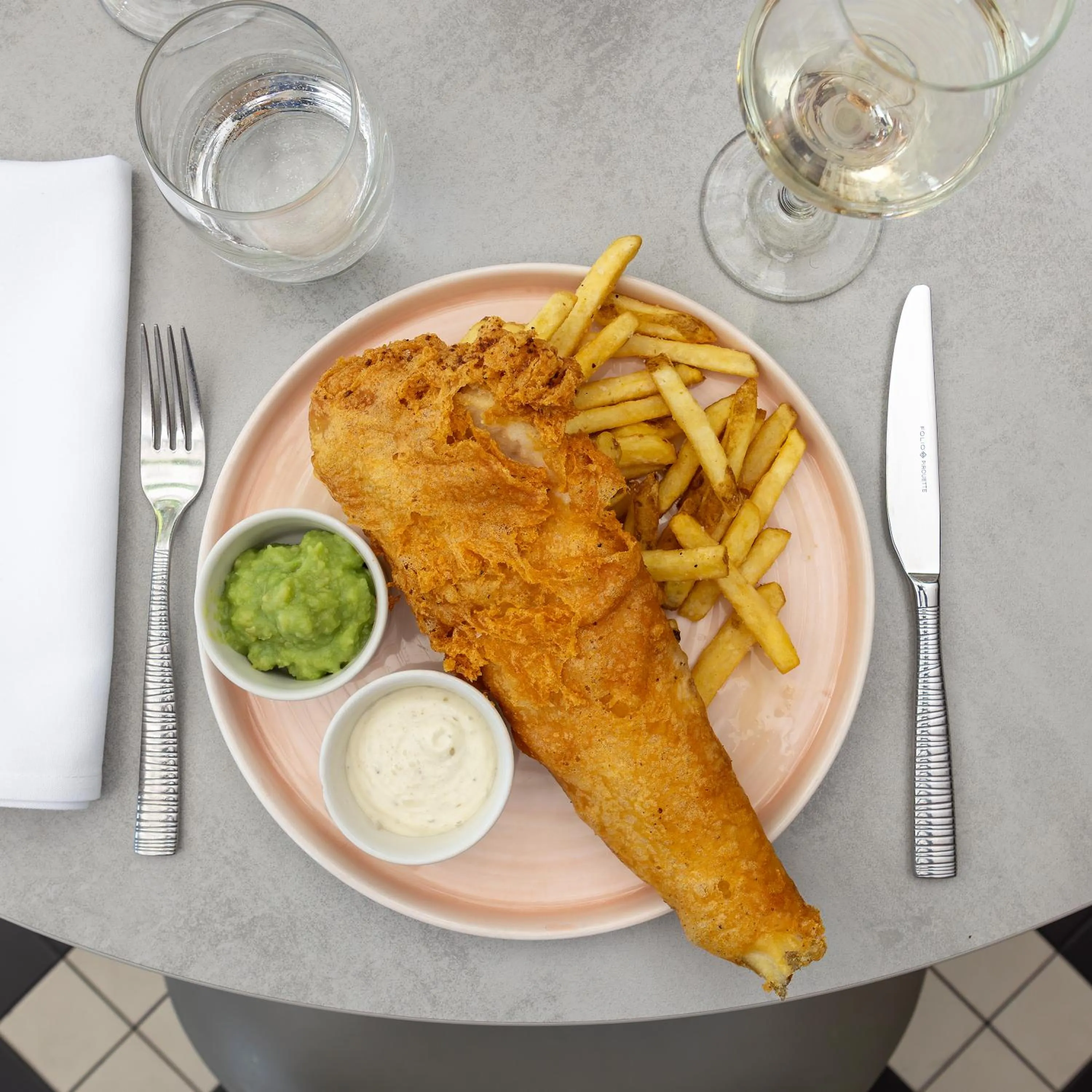 Food and drinks in Holiday Inn Manchester-Mediacityuk by IHG