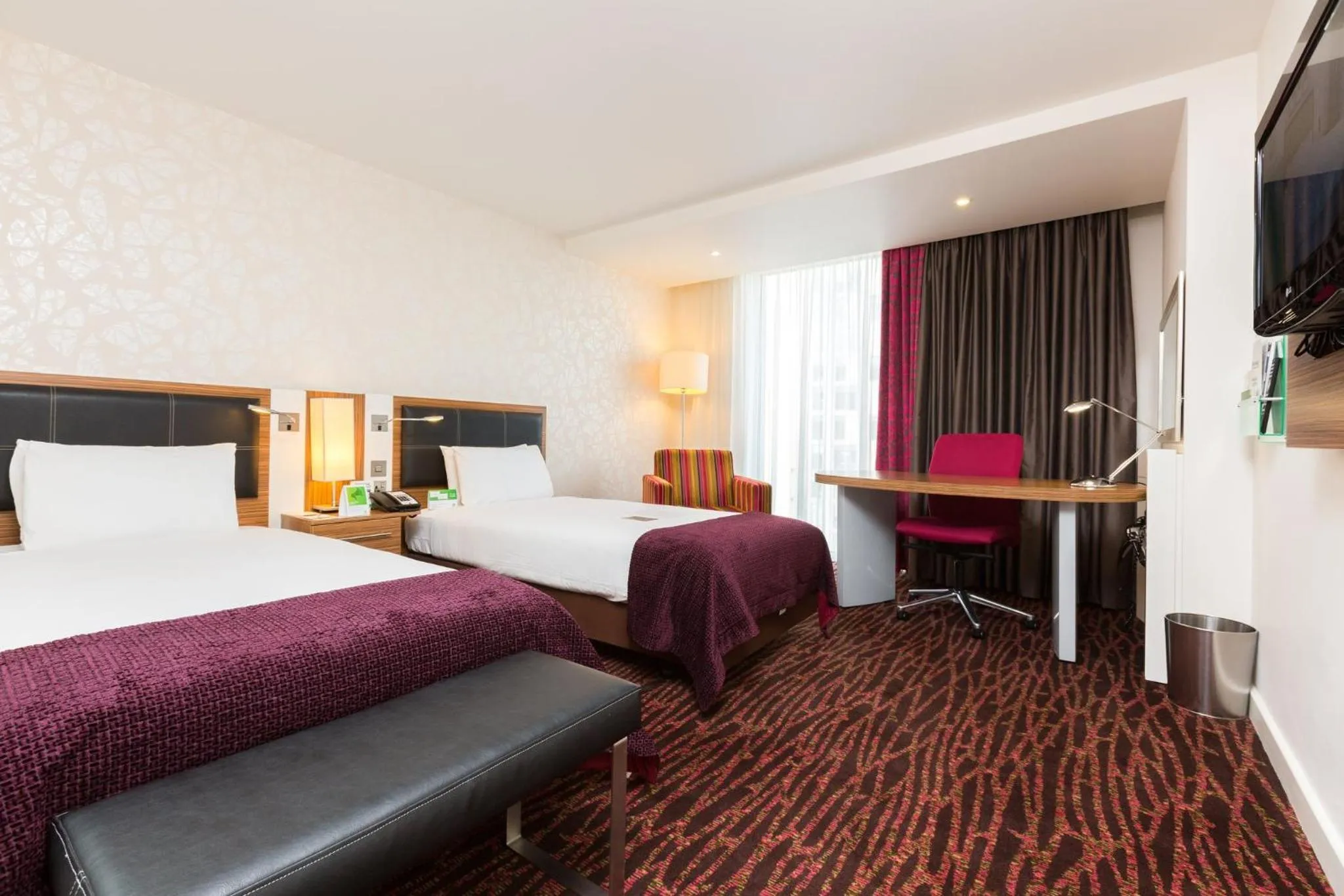 Photo of the whole room, Bed in Holiday Inn Manchester-Mediacityuk by IHG