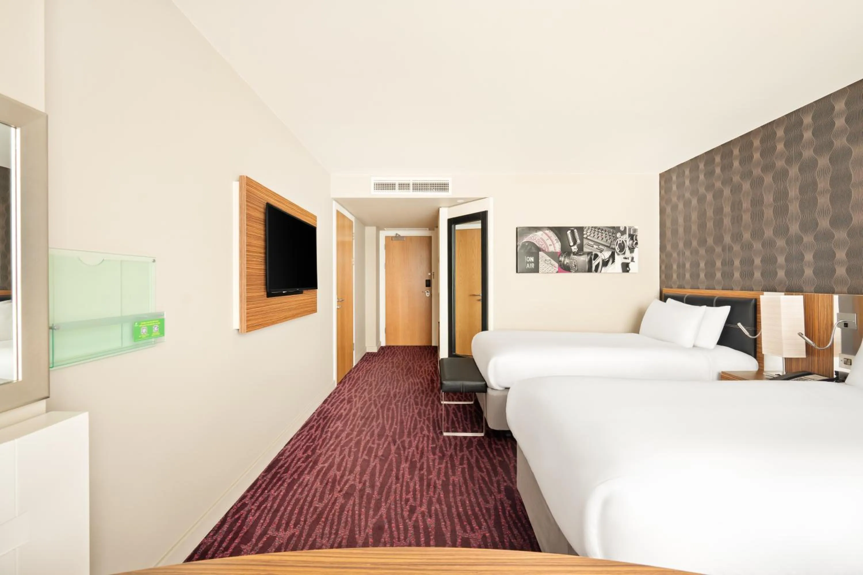 Bed in Holiday Inn Manchester-Mediacityuk by IHG