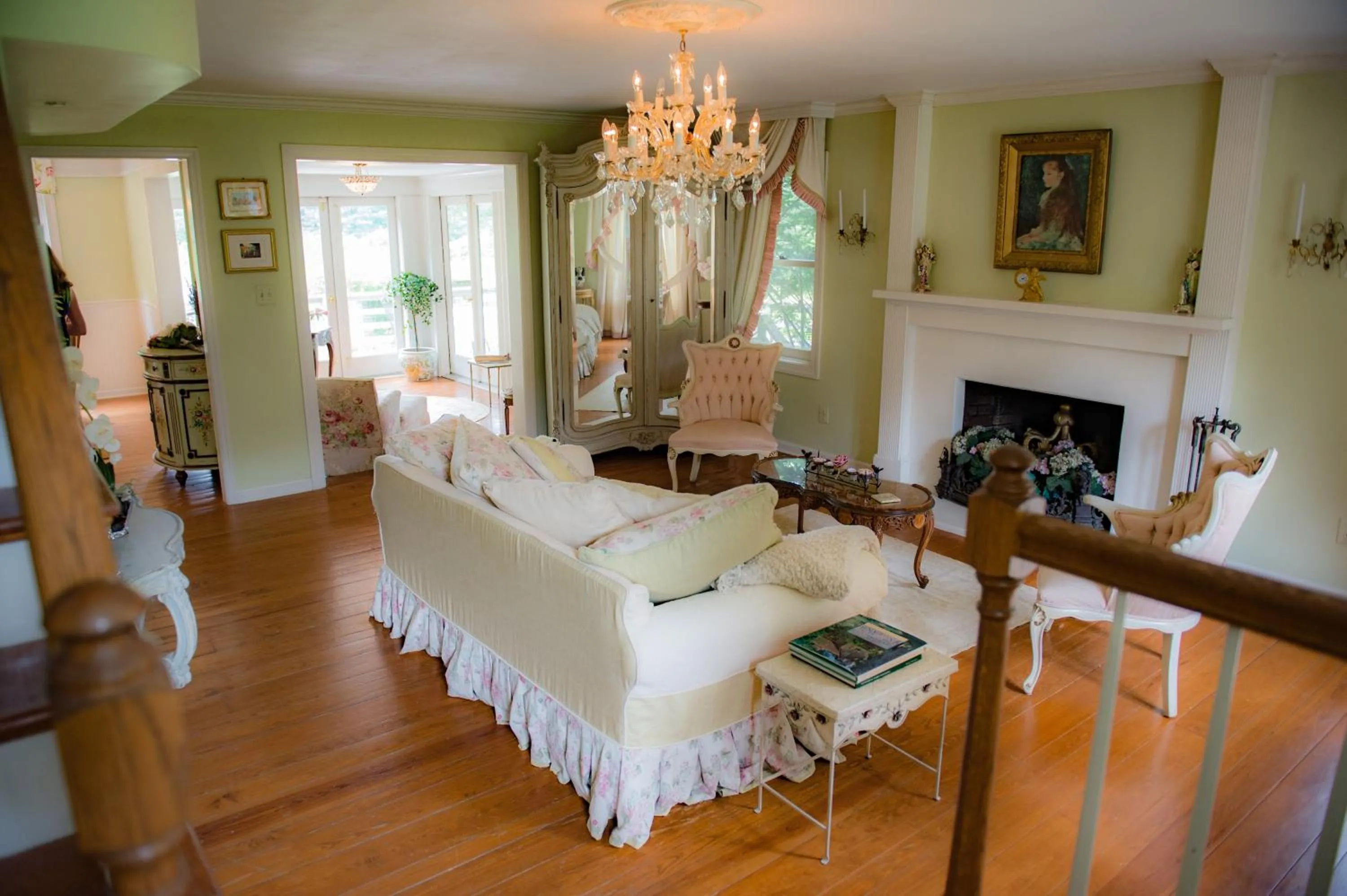 TV and multimedia in LeFay Cottage at Little Washington